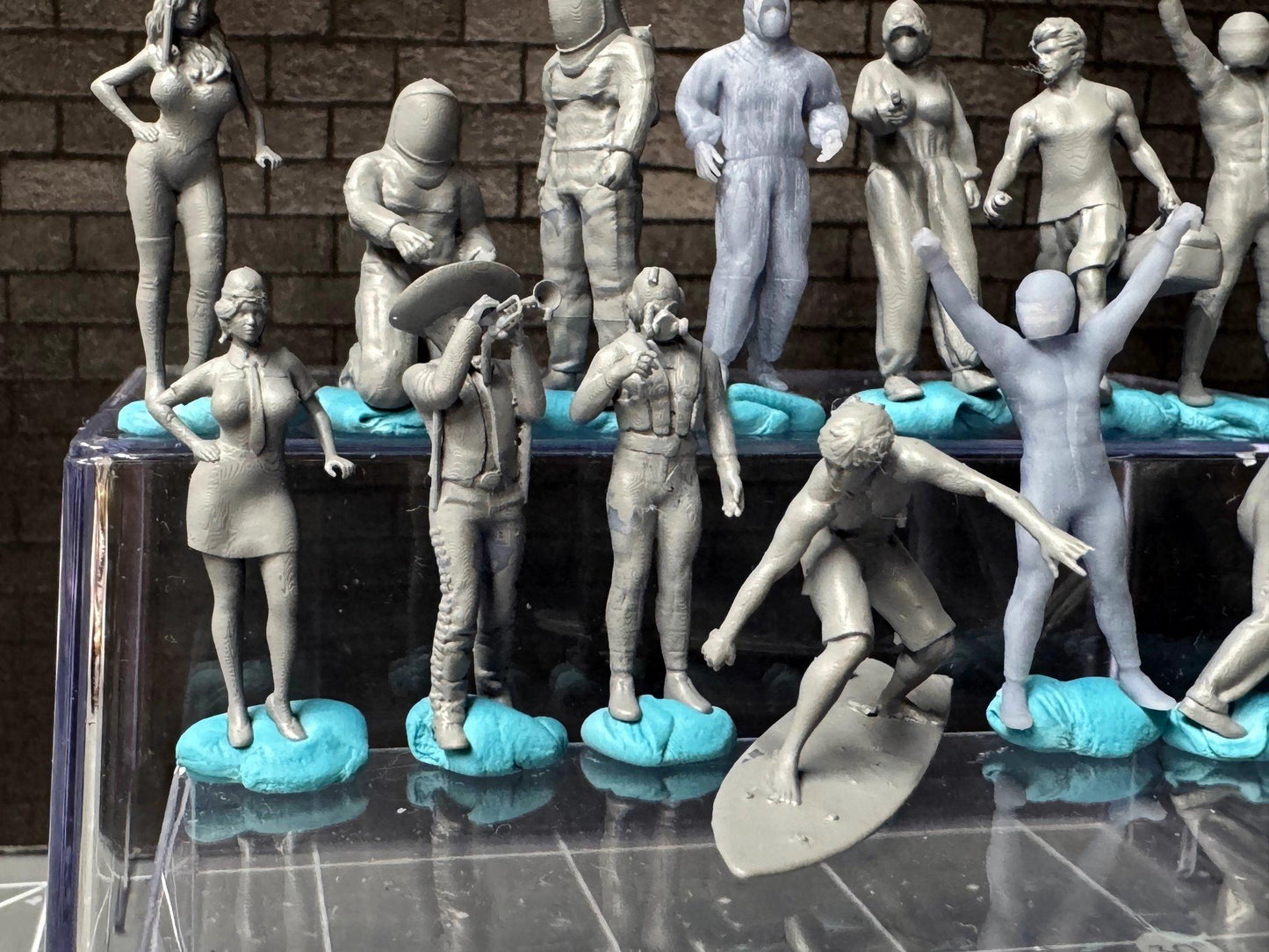 Double G 1:64 Miniature Human Figures - Unpainted - great for Dioramas - Made in the USA LOT 708 Miniature 1.10 Misc People