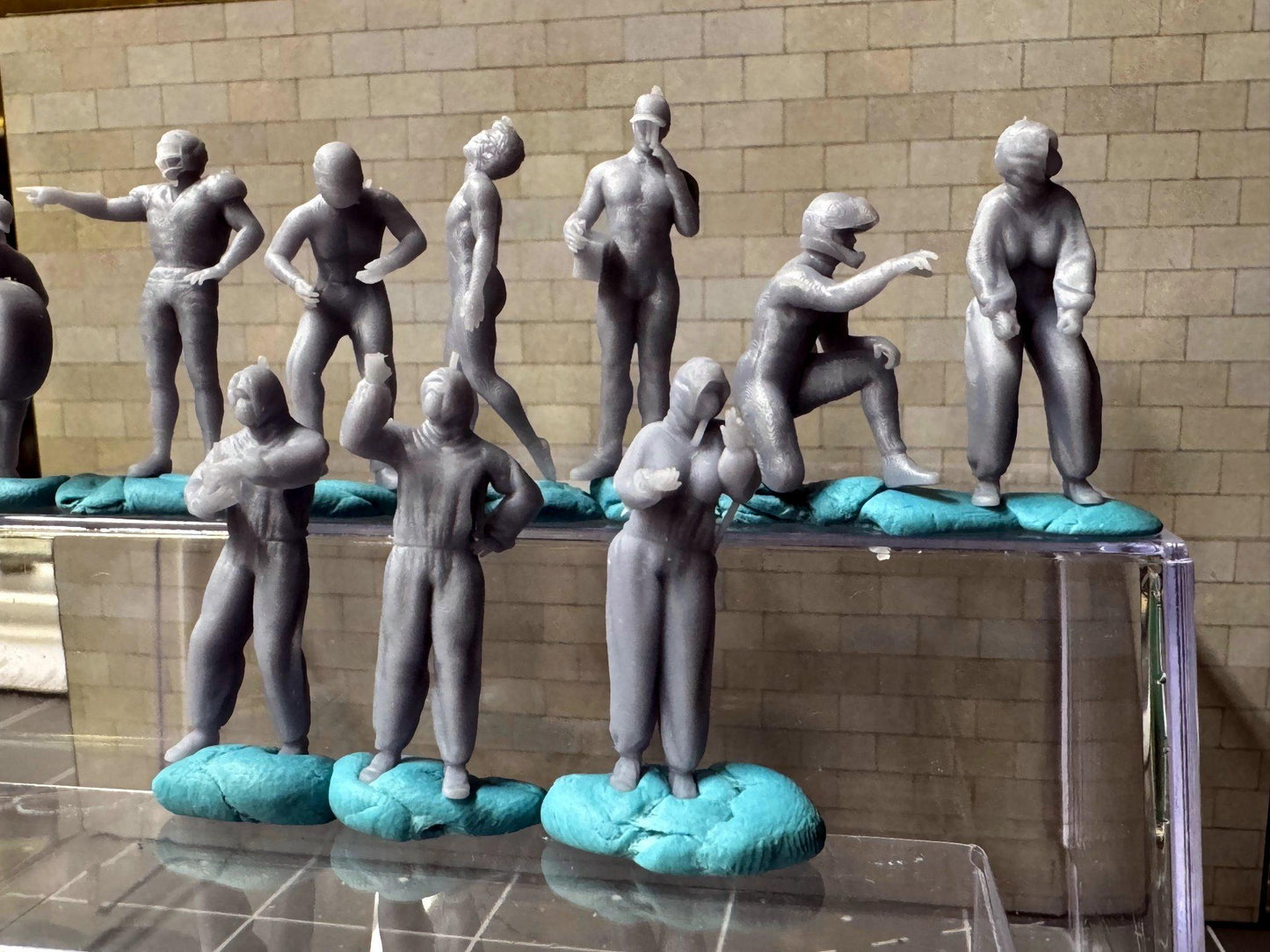 Double G 1:64 Miniature Human Figures - Unpainted - great for Dioramas - Made in the USA LOT 709 Miniature 1.10 Misc People