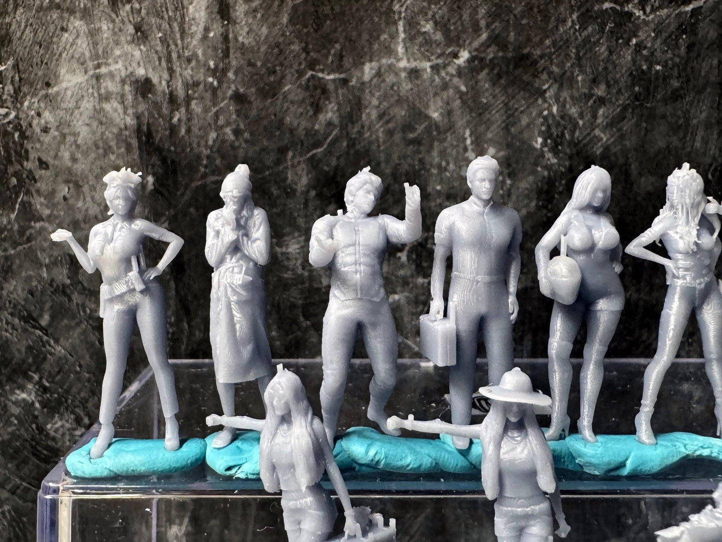 Double G 1:64 Miniature Human Figures - Unpainted - great for Dioramas - Made in the USA LOT 710 Miniature 1.10 Misc People