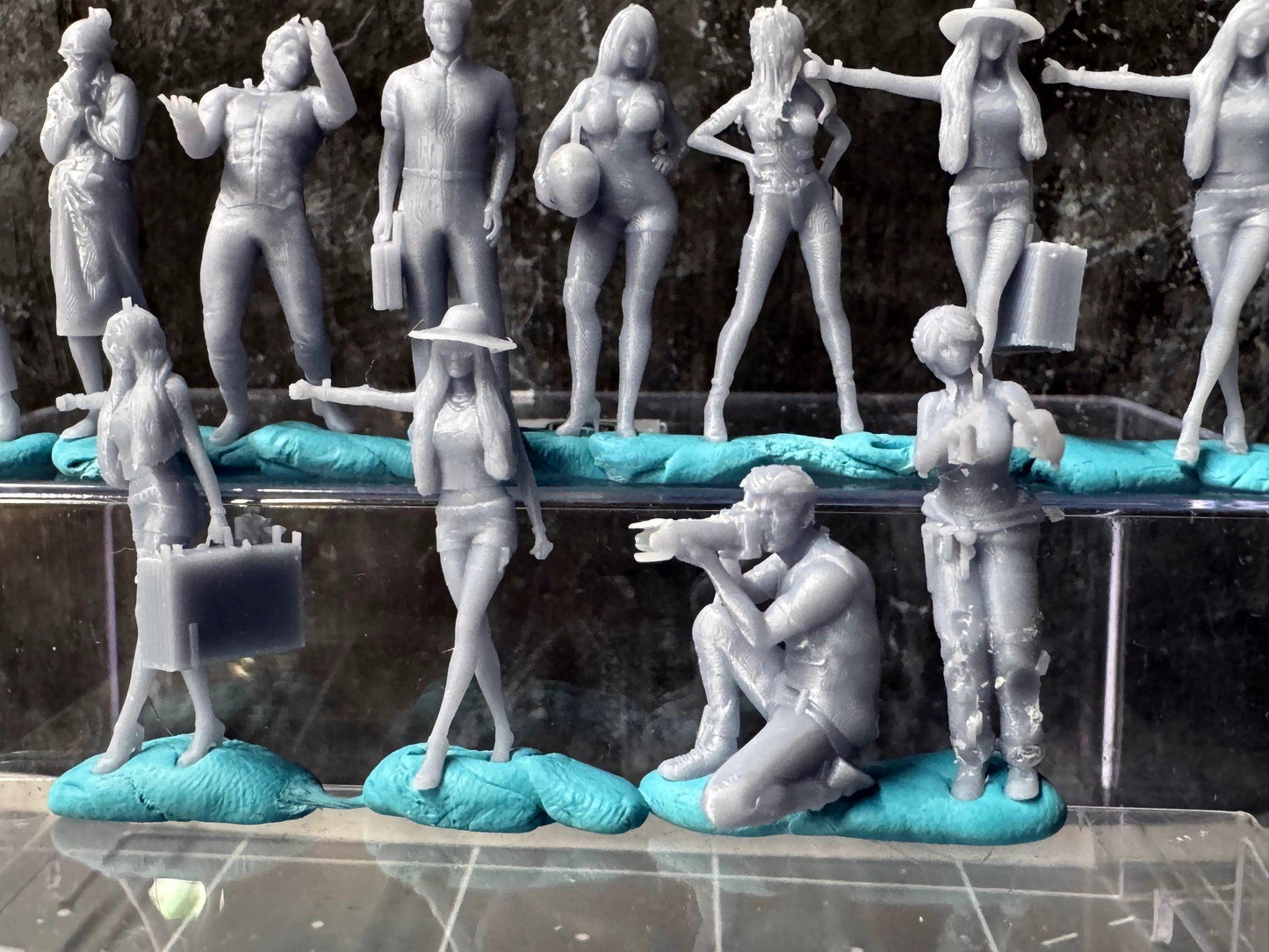 Double G 1:64 Miniature Human Figures - Unpainted - great for Dioramas - Made in the USA LOT 710 Miniature 1.10 Misc People