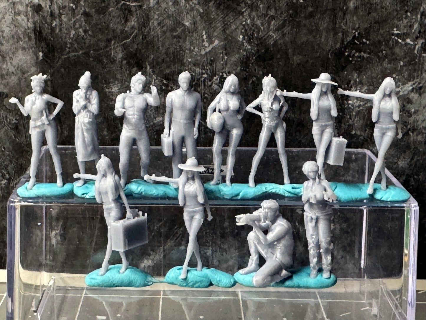 Double G 1:64 Miniature Human Figures - Unpainted - great for Dioramas - Made in the USA LOT 710 Miniature 1.10 Misc People