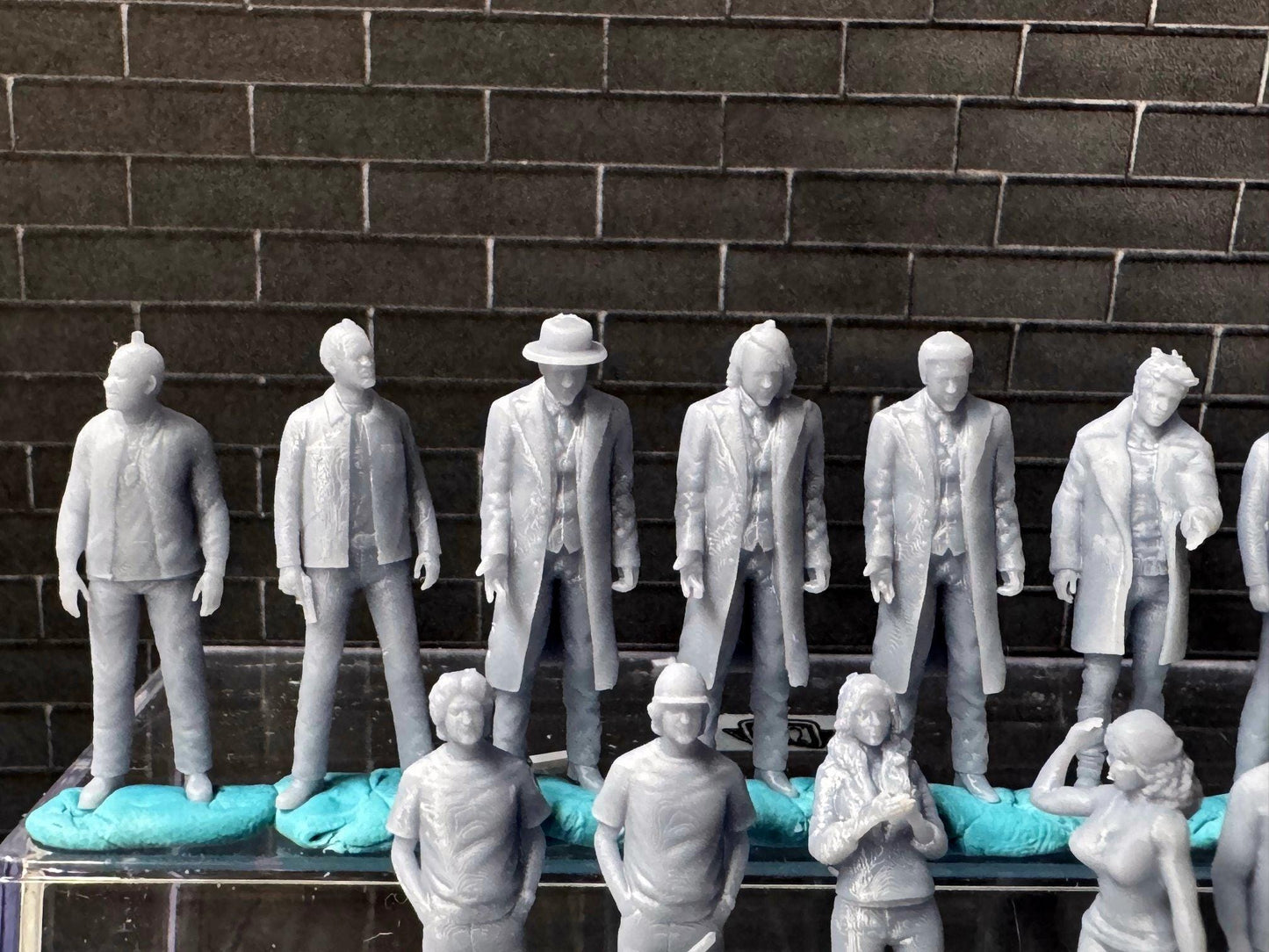 Double G 1:64 Miniature Human Figures - Unpainted - great for Dioramas - Made in the USA LOT 711 Miniature 1.10 Misc People