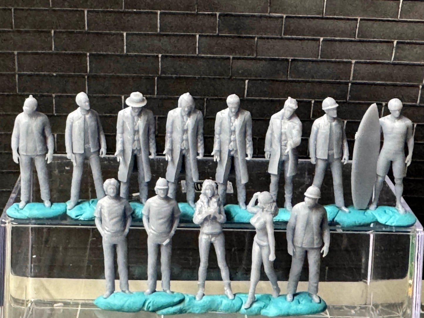 Double G 1:64 Miniature Human Figures - Unpainted - great for Dioramas - Made in the USA LOT 711 Miniature 1.10 Misc People