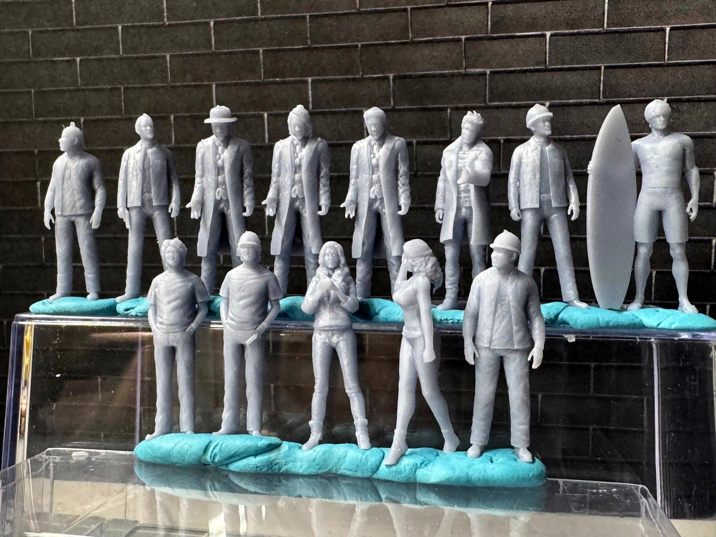 Double G 1:64 Miniature Human Figures - Unpainted - great for Dioramas - Made in the USA LOT 711 Miniature 1.10 Misc People