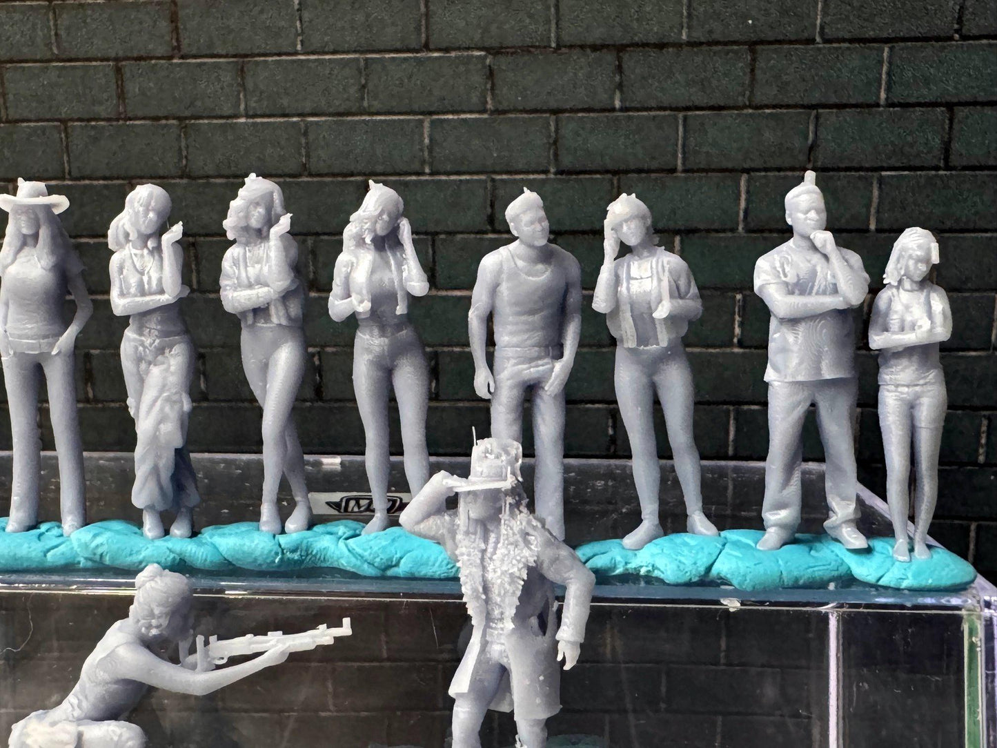 Double G 1:64 Miniature Human Figures - Unpainted - great for Dioramas - Made in the USA LOT 712 Miniature 1.10 Misc People