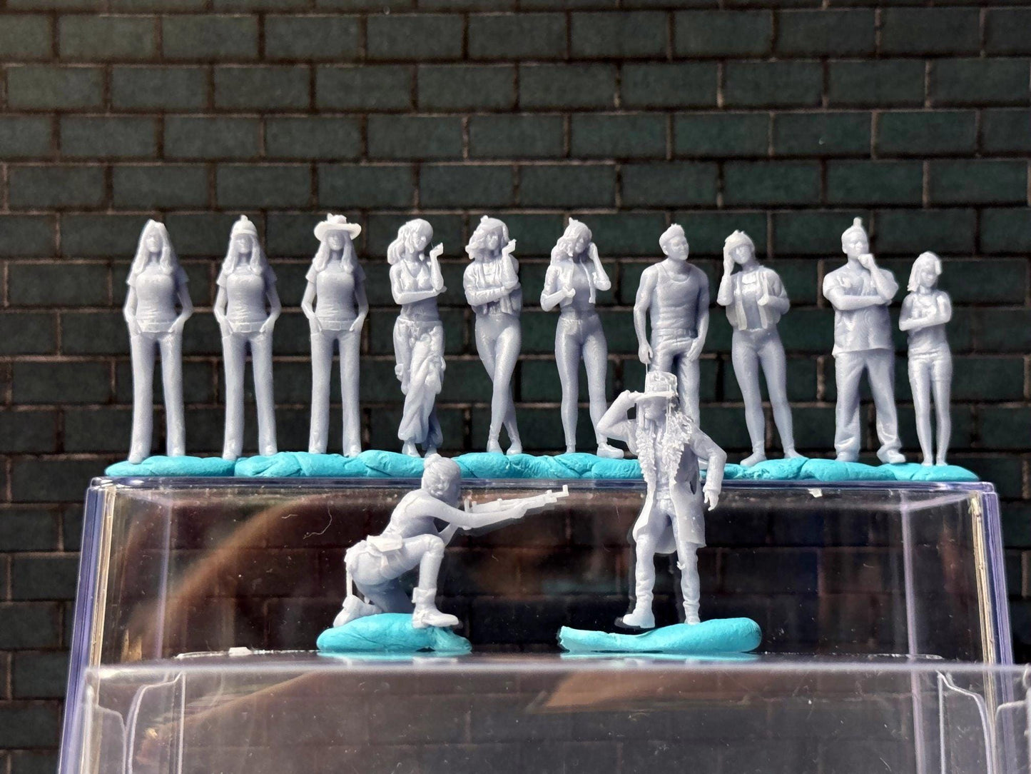 Double G 1:64 Miniature Human Figures - Unpainted - great for Dioramas - Made in the USA LOT 712 Miniature 1.10 Misc People