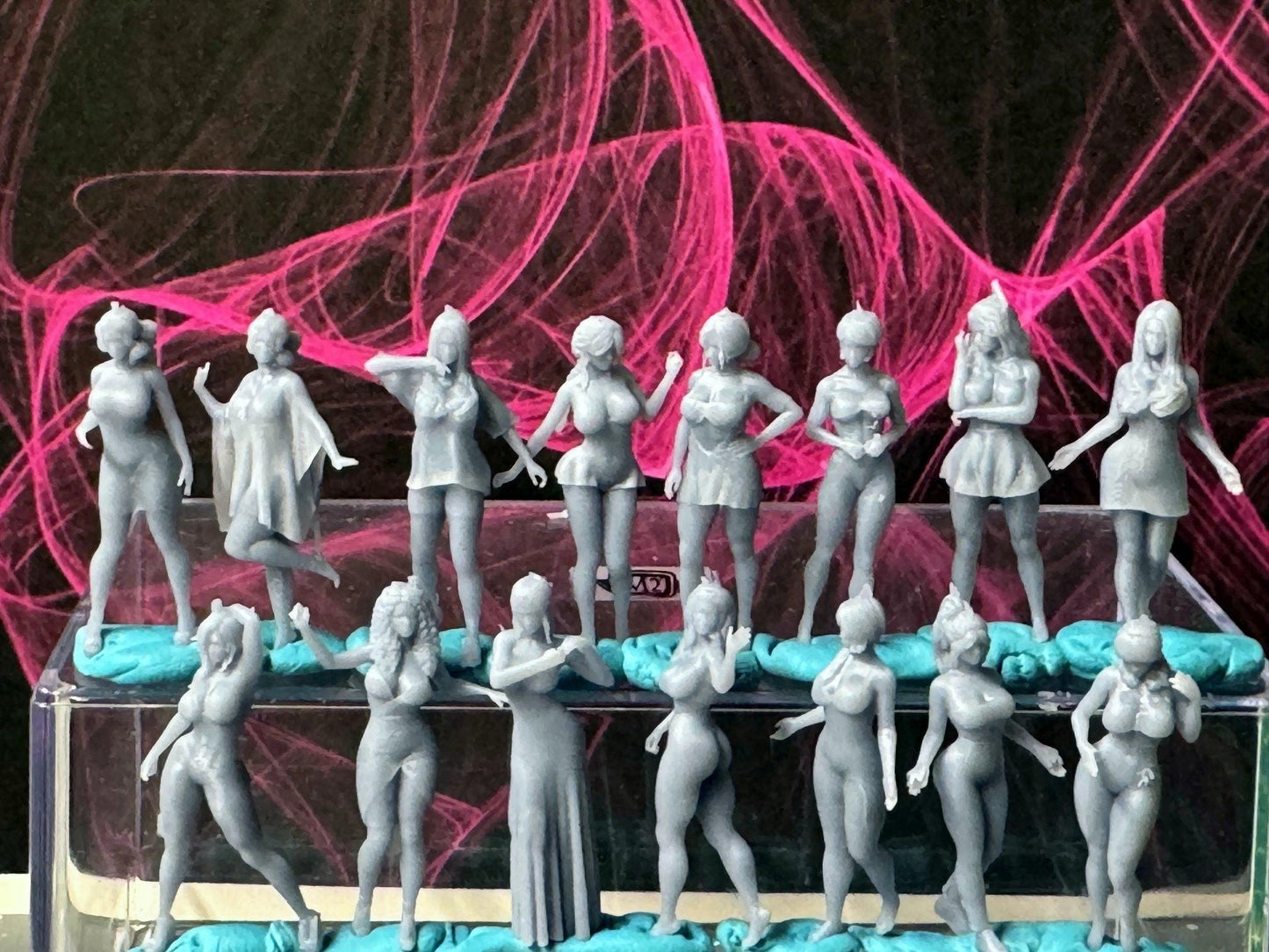 Double G 1:64 Miniature Human Figures - Unpainted - great for Dioramas - Made in the USA LOT 714 Miniature 1.10 Misc People