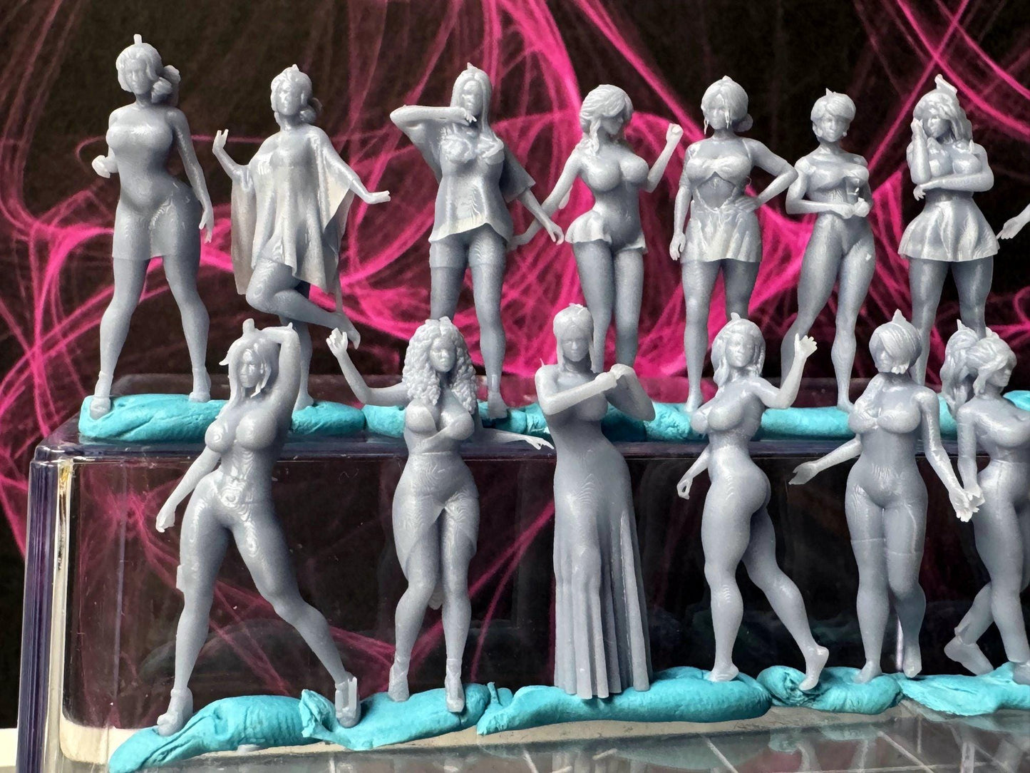 Double G 1:64 Miniature Human Figures - Unpainted - great for Dioramas - Made in the USA LOT 714 Miniature 1.10 Misc People