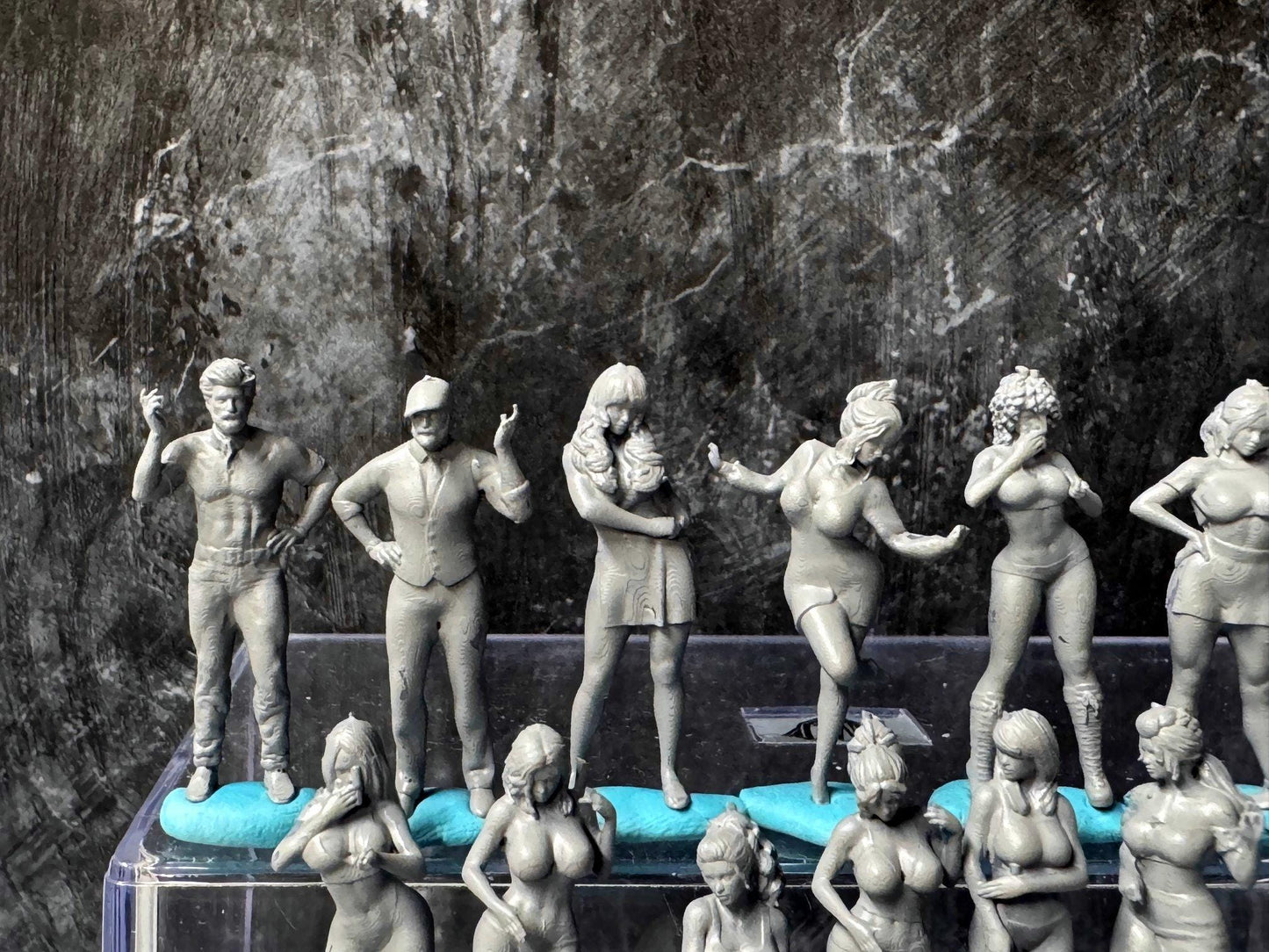 Double G 1:64 Miniature Human Figures - Unpainted - great for Dioramas - Made in the USA LOT 715 Miniature 1.10 Misc People