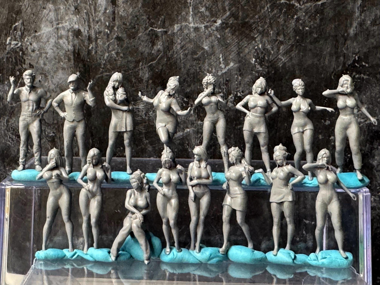 Double G 1:64 Miniature Human Figures - Unpainted - great for Dioramas - Made in the USA LOT 715 Miniature 1.10 Misc People