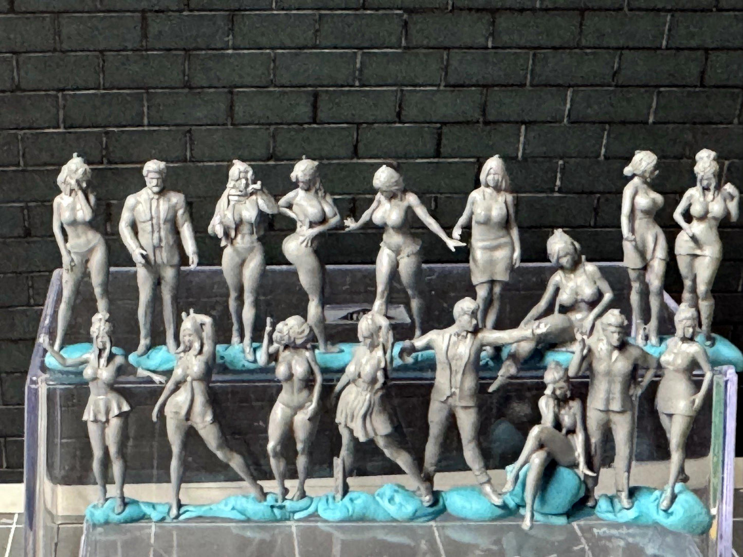 Double G 1:64 Miniature Human Figures - Unpainted - great for Dioramas - Made in the USA LOT 716 Miniature 1.10 Misc People
