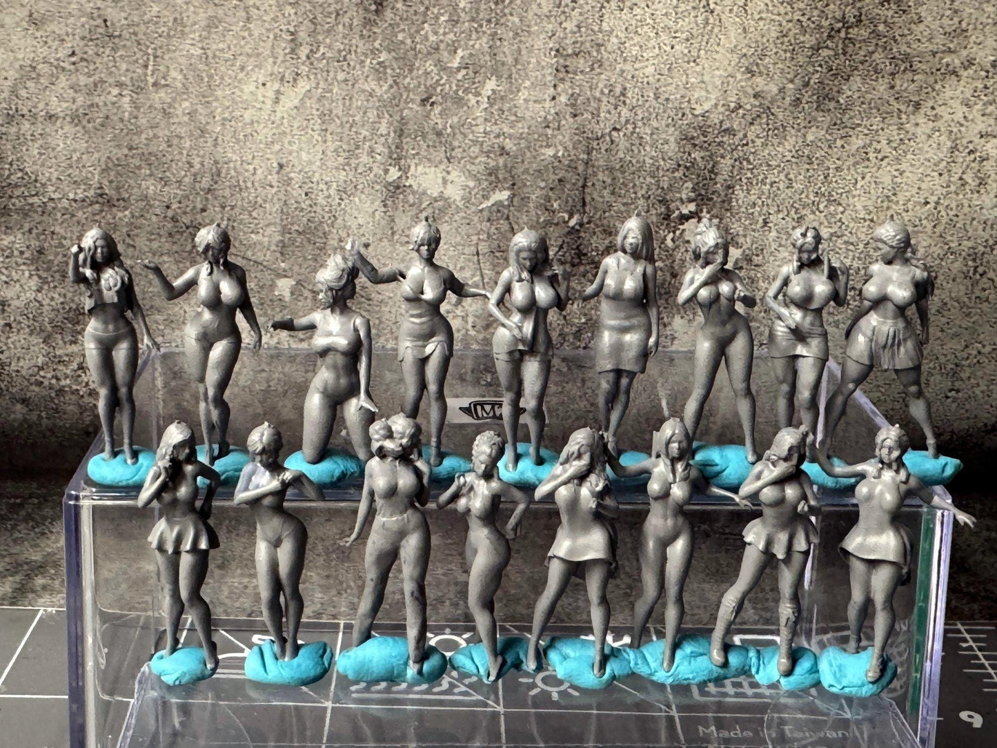 Double G 1:64 Miniature Human Figures - Unpainted - great for Dioramas - Made in the USA LOT 717 Miniature 1.10 Misc People