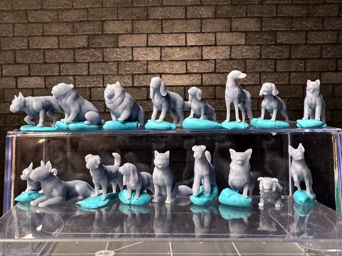Double G 1:64 Miniature Human Figures - Unpainted - great for Dioramas - Made in the USA LOT 721 Miniature 1.10 Various Dogs