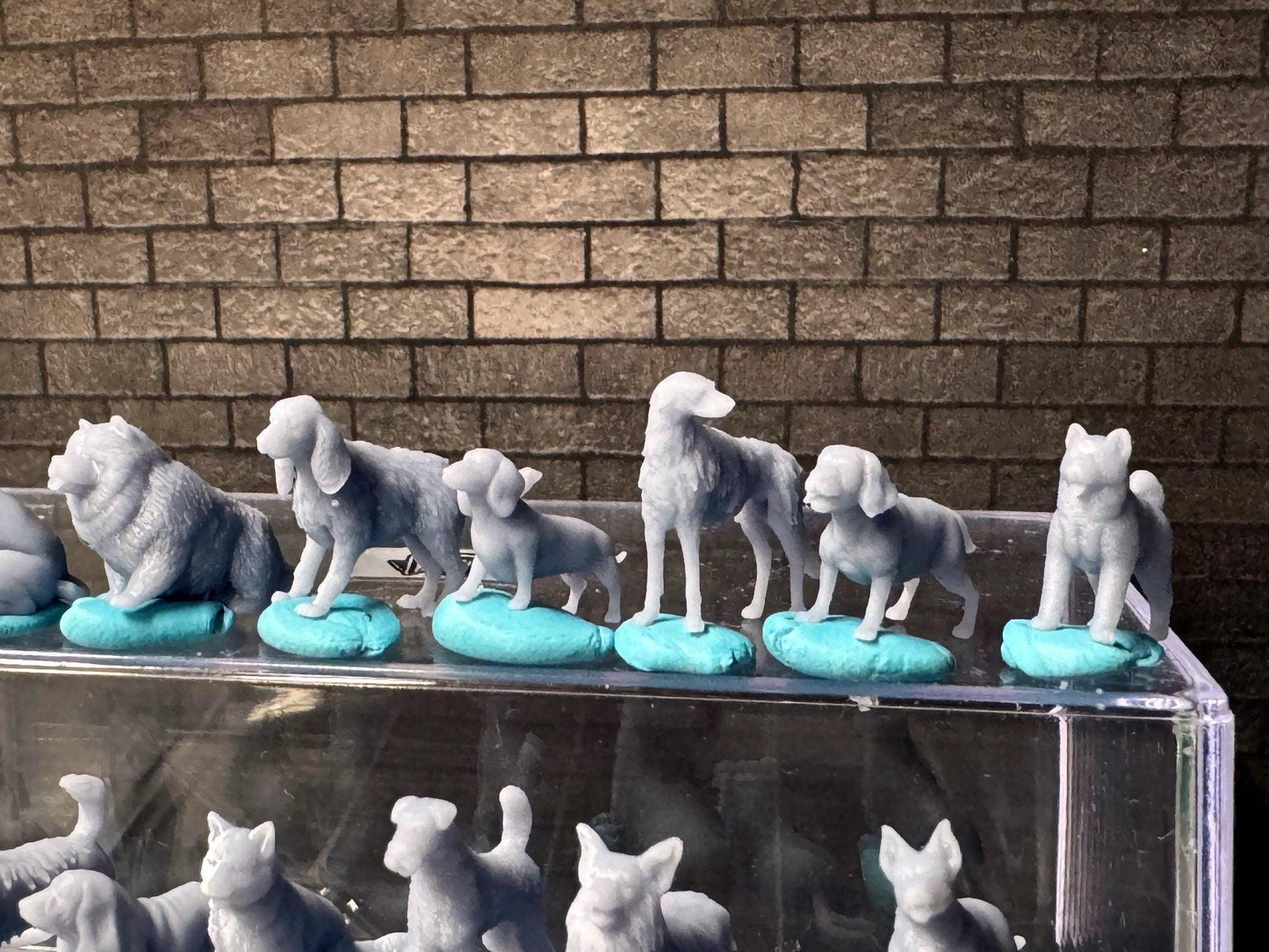 Double G 1:64 Miniature Human Figures - Unpainted - great for Dioramas - Made in the USA LOT 721 Miniature 1.10 Various Dogs