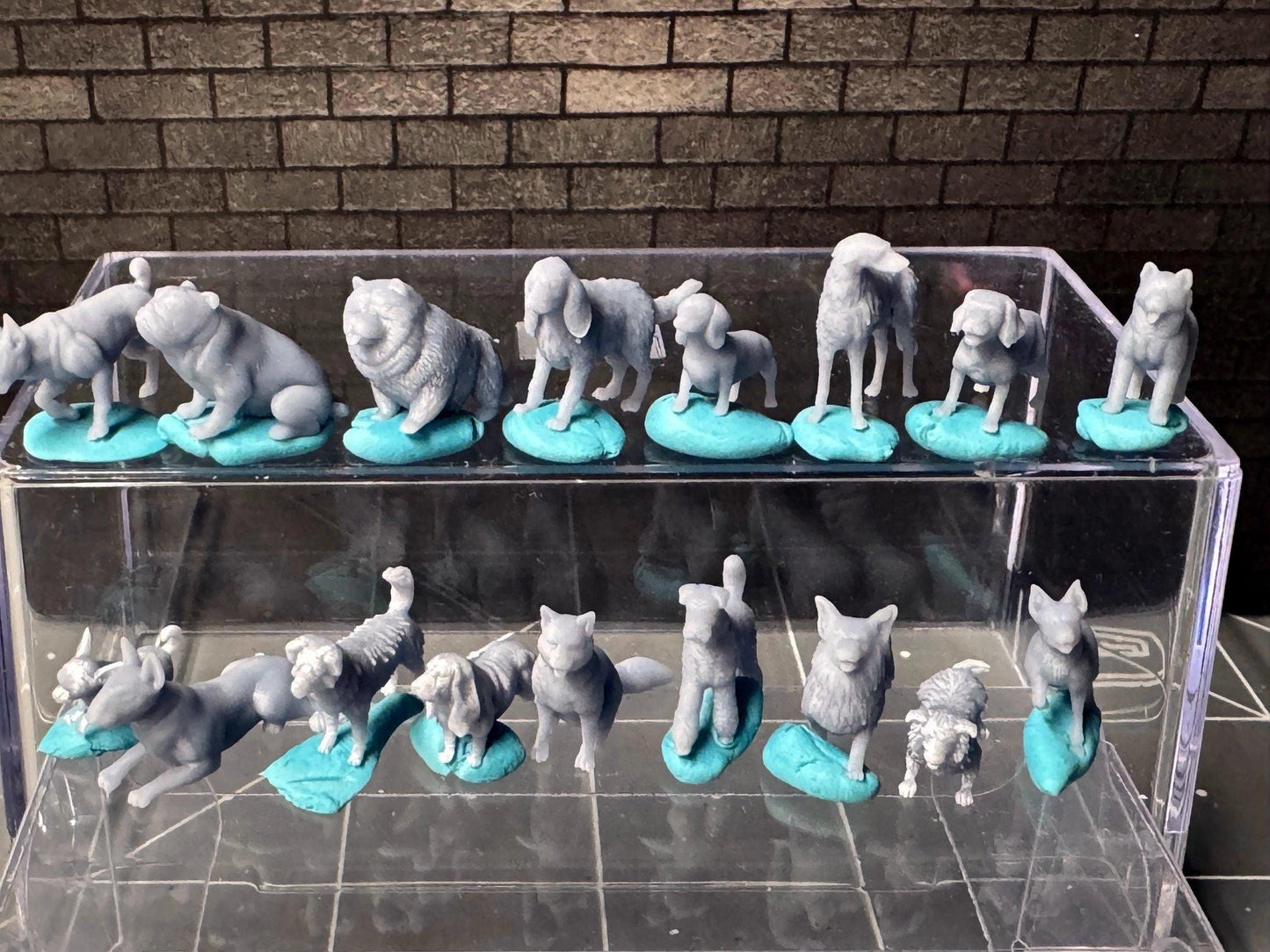 Double G 1:64 Miniature Human Figures - Unpainted - great for Dioramas - Made in the USA LOT 721 Miniature 1.10 Various Dogs