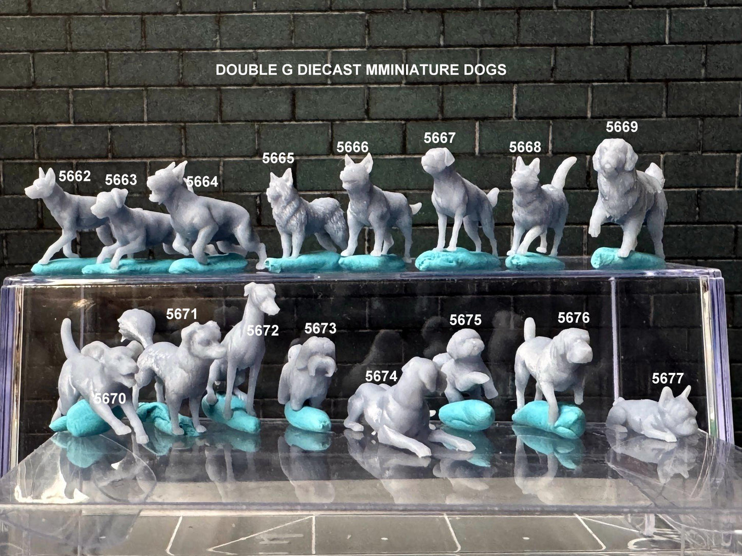 Double G 1:64 Miniature Human Figures - Unpainted - great for Dioramas - Made in the USA LOT 722 Miniature 1.10 Various Dogs