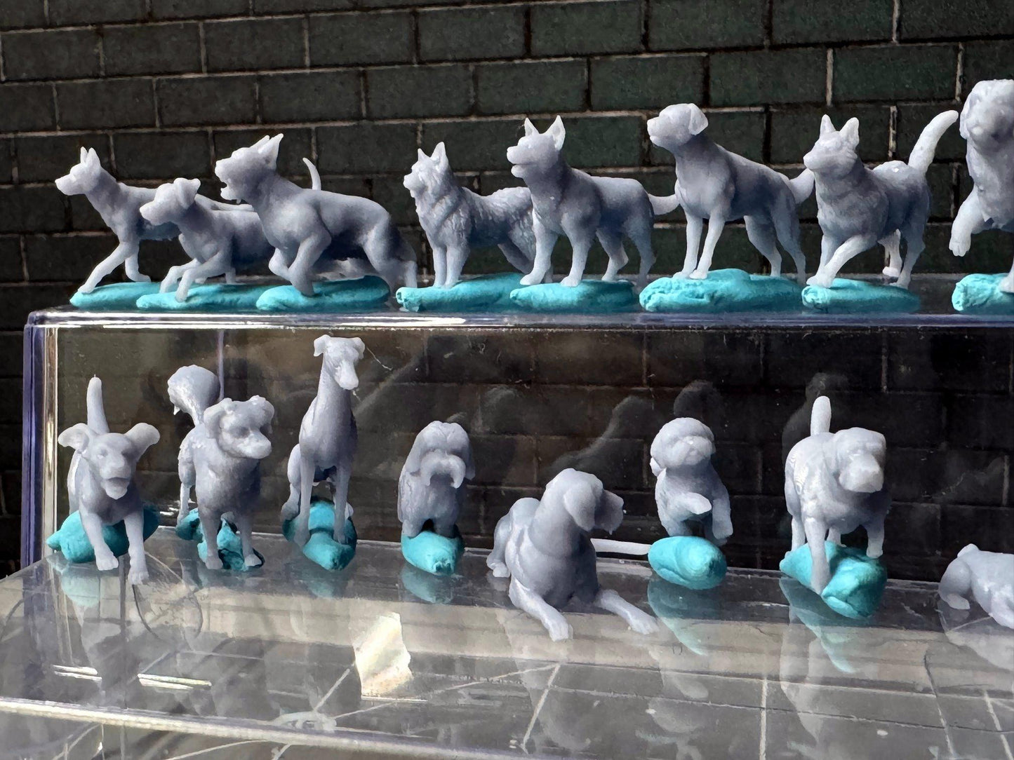 Double G 1:64 Miniature Human Figures - Unpainted - great for Dioramas - Made in the USA LOT 722 Miniature 1.10 Various Dogs