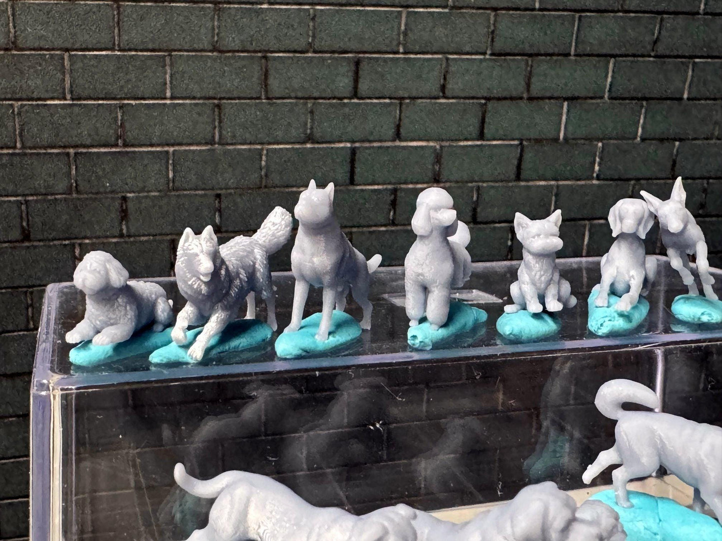 Double G 1:64 Miniature Human Figures - Unpainted - great for Dioramas - Made in the USA LOT 723 Miniature 1.10 Various Dogs