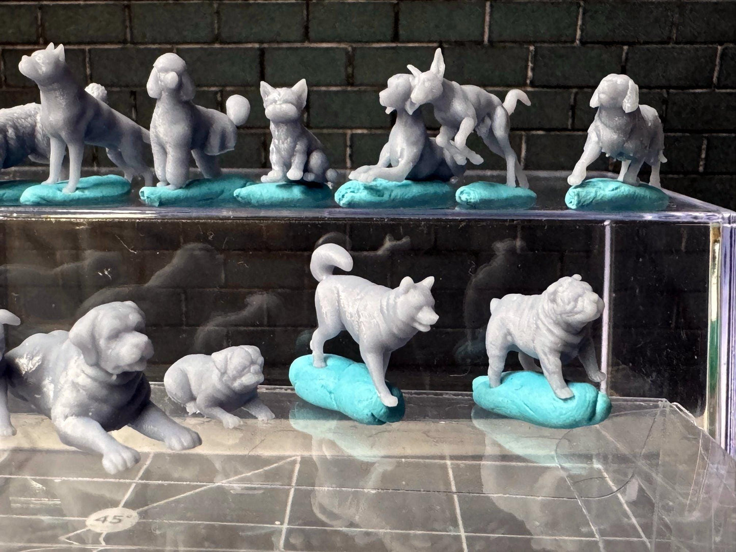 Double G 1:64 Miniature Human Figures - Unpainted - great for Dioramas - Made in the USA LOT 723 Miniature 1.10 Various Dogs