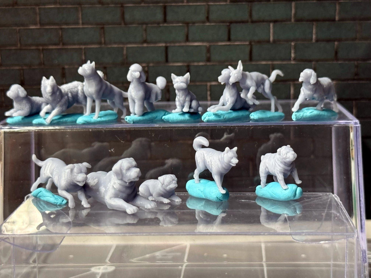 Double G 1:64 Miniature Human Figures - Unpainted - great for Dioramas - Made in the USA LOT 723 Miniature 1.10 Various Dogs