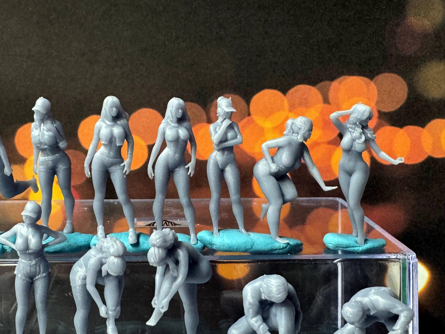 Double G 1:64 Miniature Human Figures - Unpainted - great for Dioramas - Made in the USA LOT 724 Miniature 1.10 Misc People