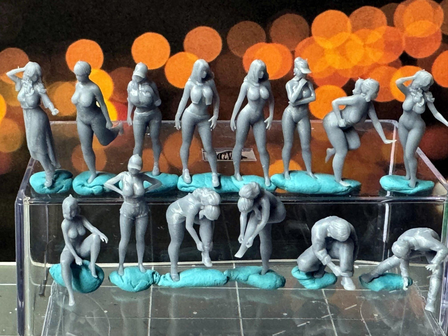 Double G 1:64 Miniature Human Figures - Unpainted - great for Dioramas - Made in the USA LOT 724 Miniature 1.10 Misc People