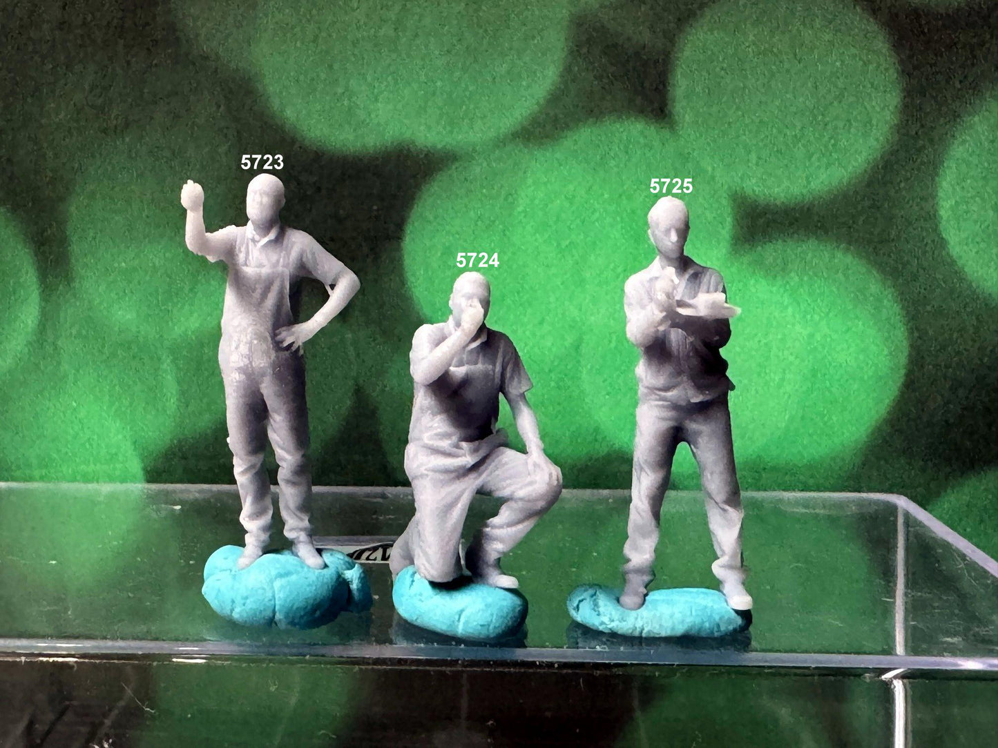 Double G 1:64 Miniature Human Figures - Unpainted - great for Dioramas - Made in the USA LOT 725 Miniature 1.10 Misc People