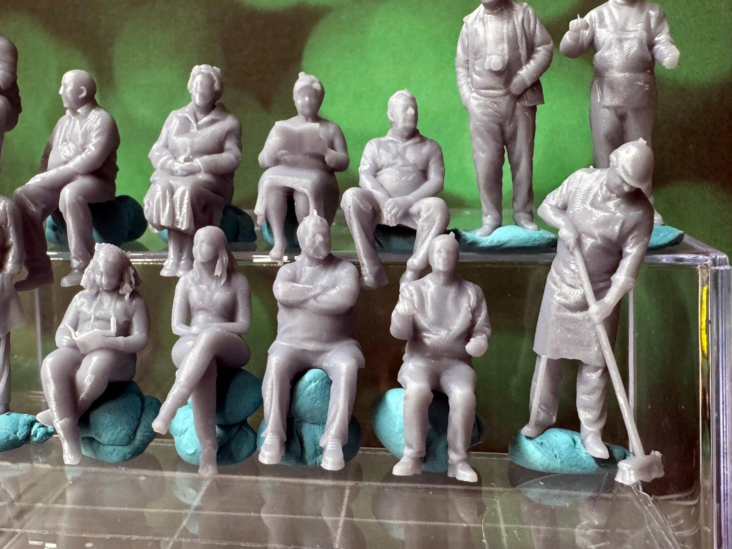 Double G 1:64 Miniature Human Figures - Unpainted - great for Dioramas - Made in the USA LOT 725 Miniature 1.10 Misc People