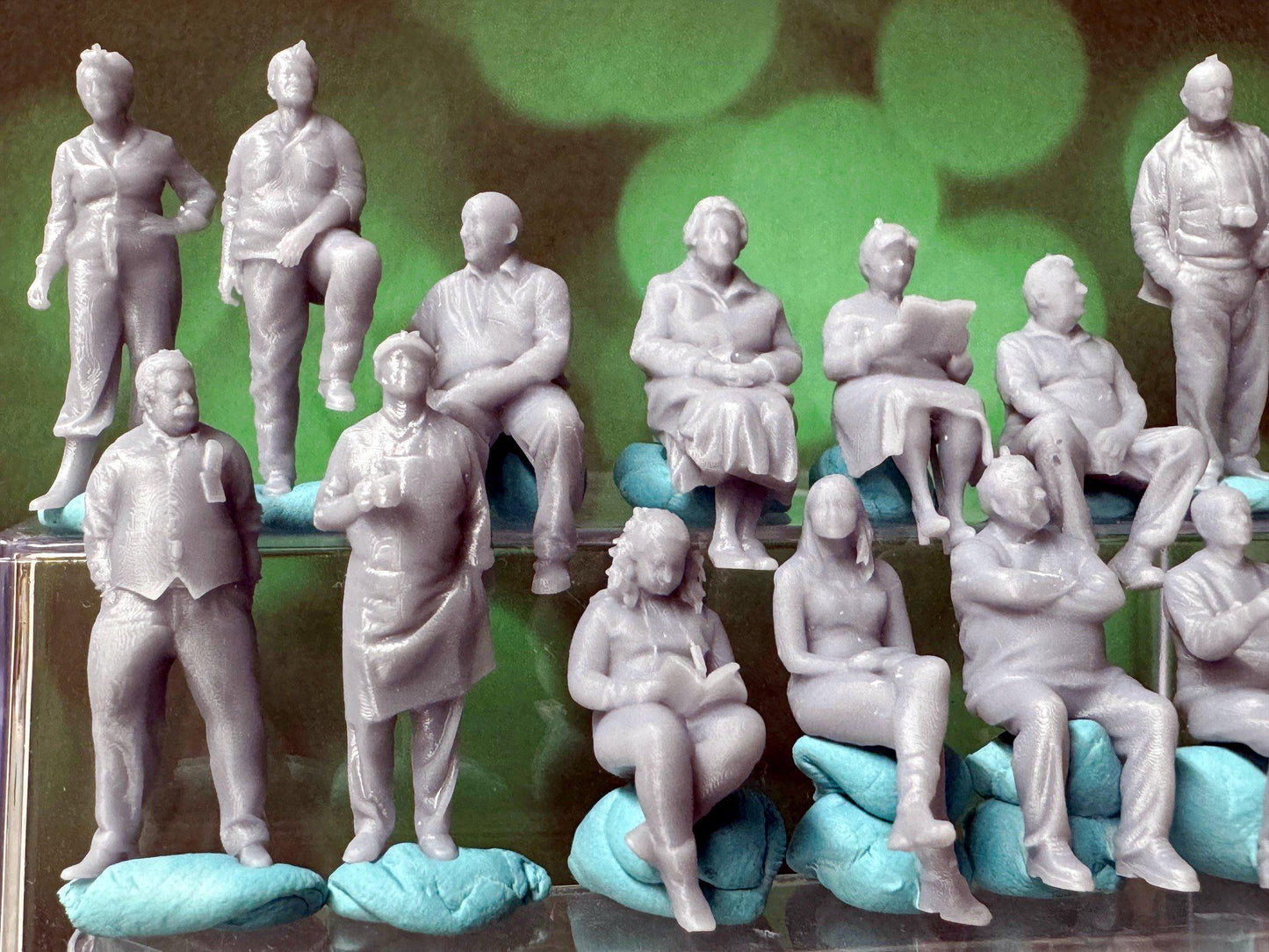 Double G 1:64 Miniature Human Figures - Unpainted - great for Dioramas - Made in the USA LOT 725 Miniature 1.10 Misc People
