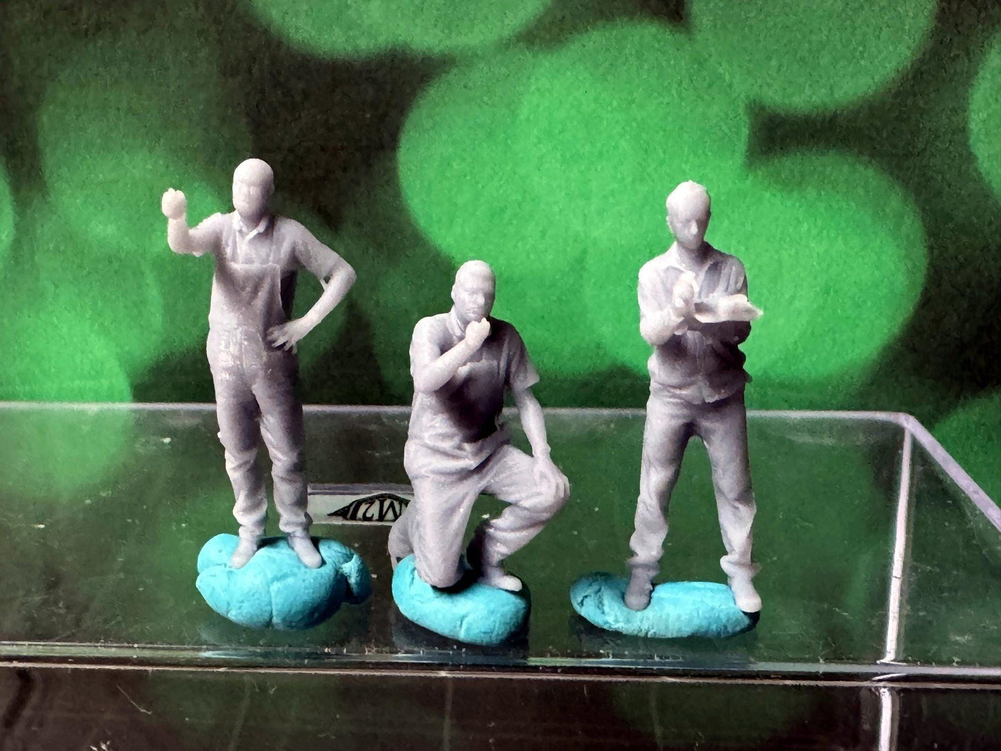 Double G 1:64 Miniature Human Figures - Unpainted - great for Dioramas - Made in the USA LOT 725 Miniature 1.10 Misc People