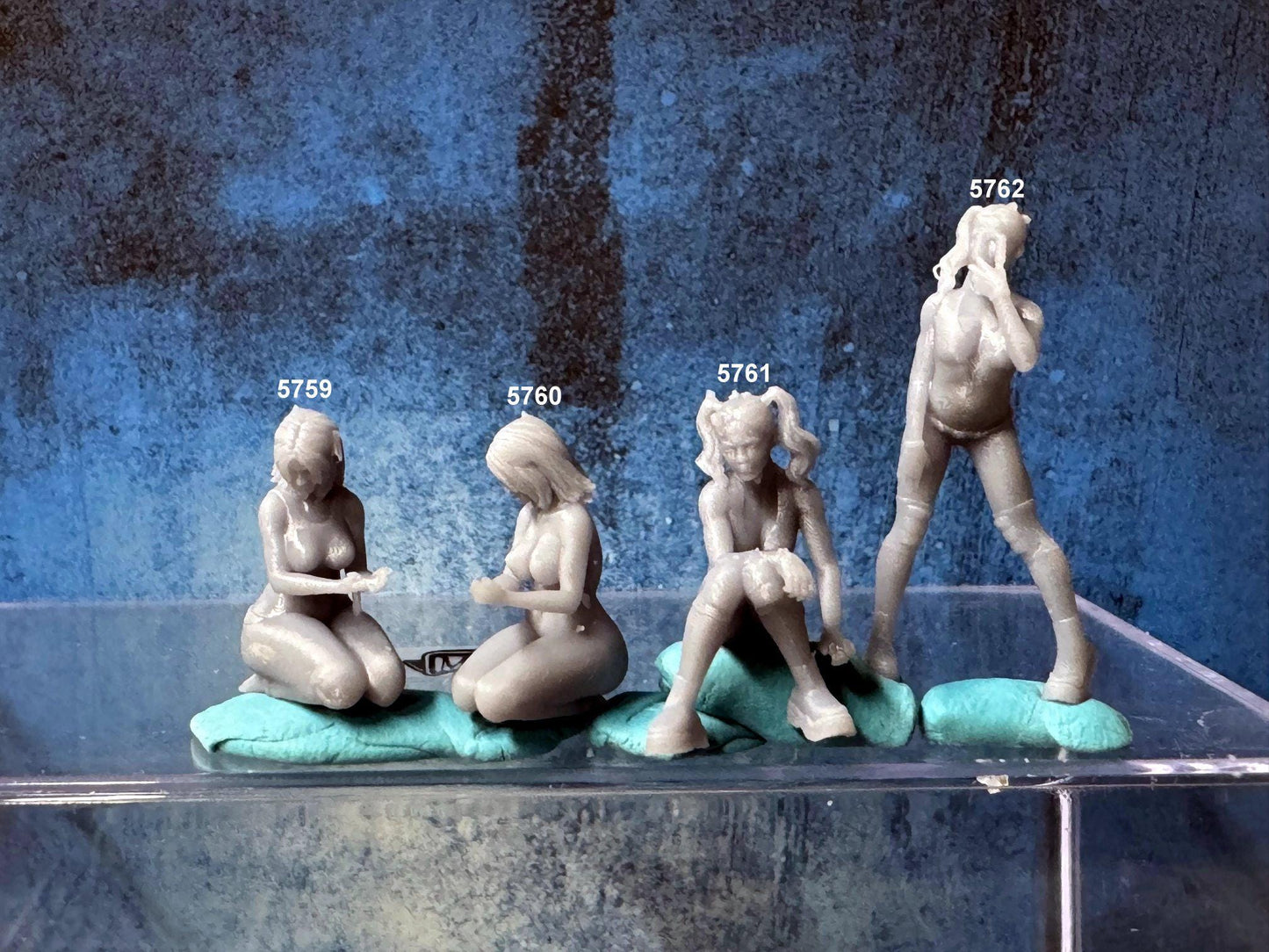 Double G 1:64 Miniature Human Figures - Unpainted - great for Dioramas - Made in the USA LOT 727 Miniature 1.10 Misc People