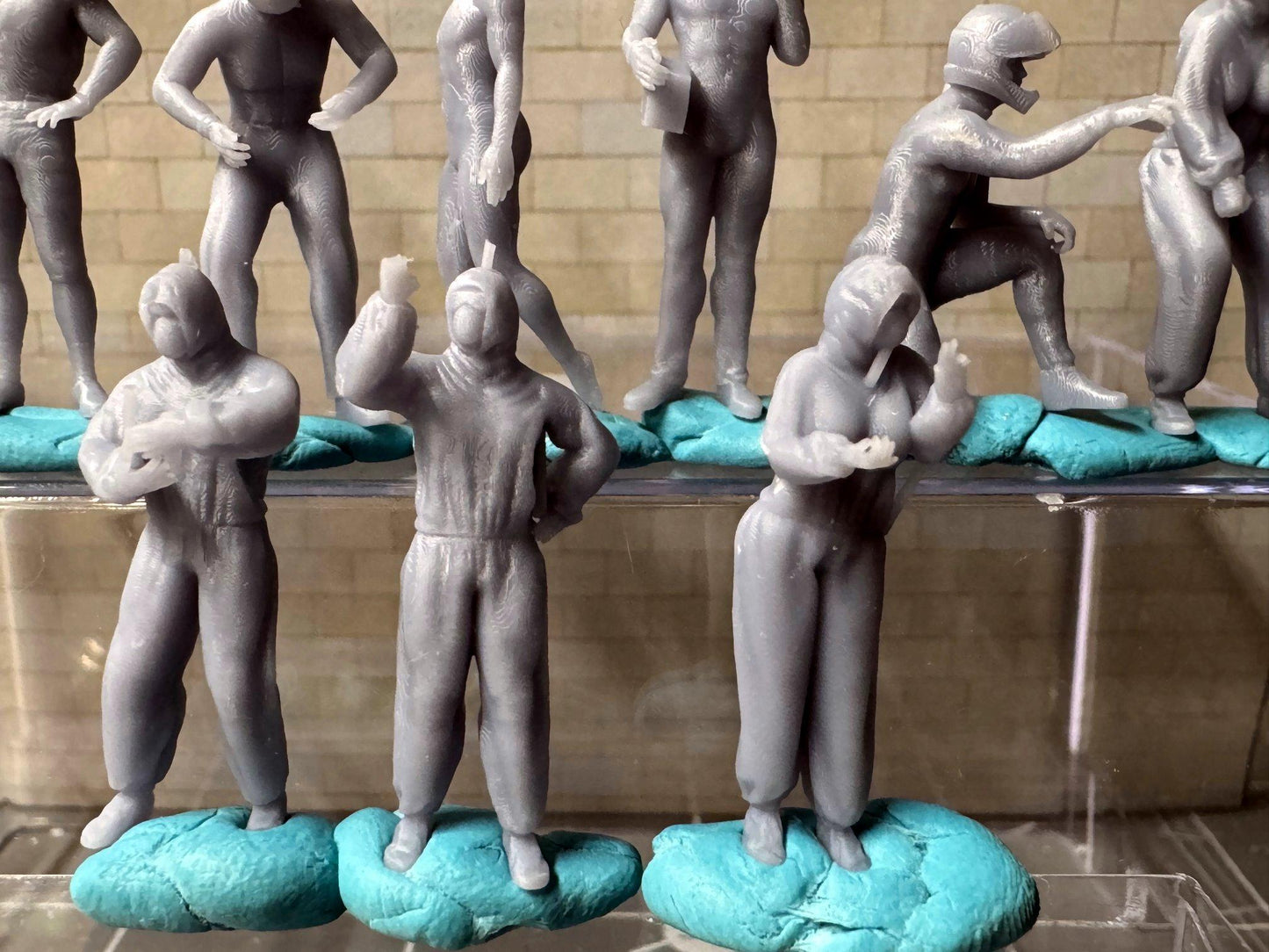 Double G 1:64 Miniature Human Figures - Unpainted - great for Dioramas - Made in the USA LOT 709 Miniature 1.10 Misc People