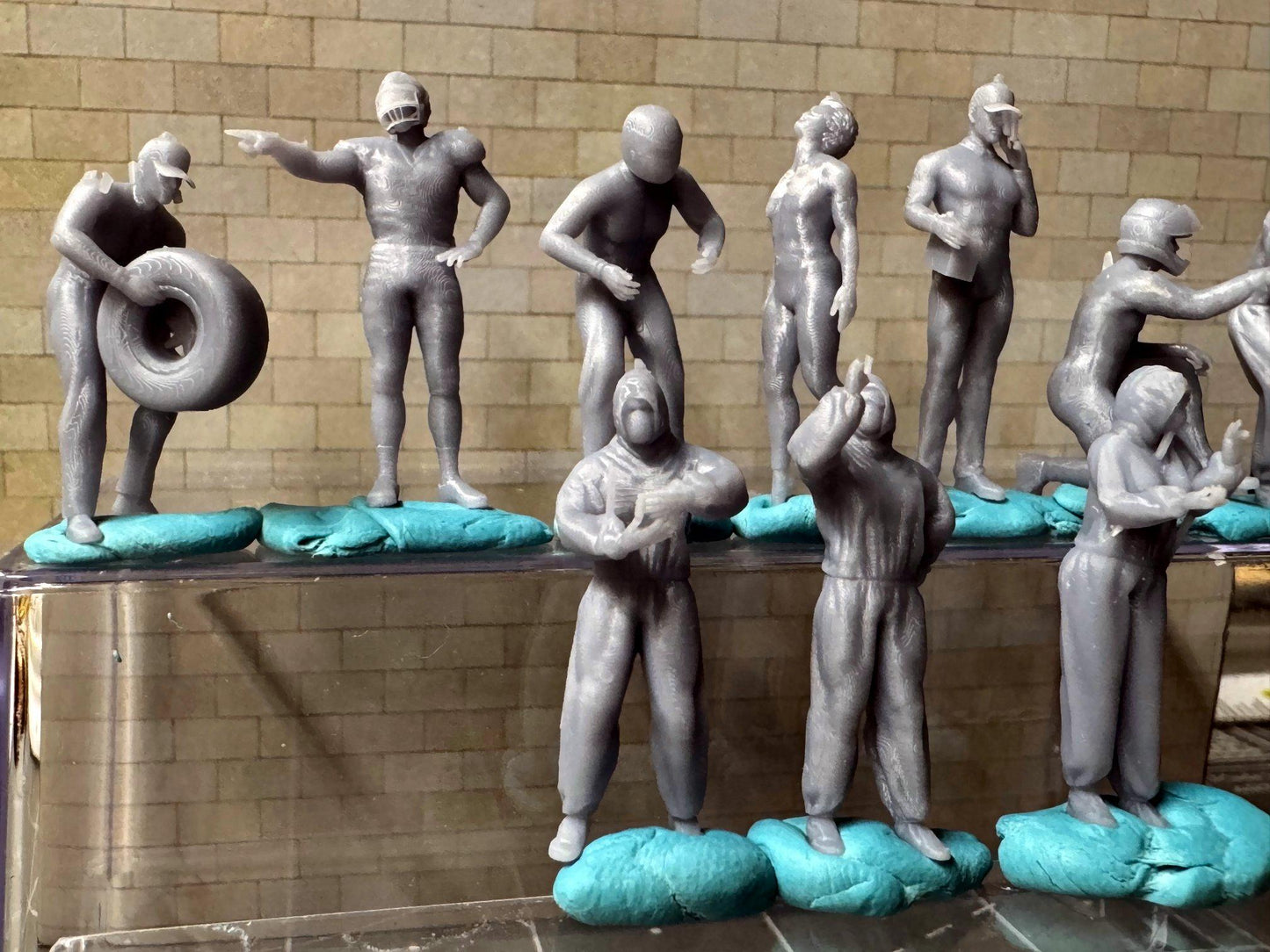 Double G 1:64 Miniature Human Figures - Unpainted - great for Dioramas - Made in the USA LOT 709 Miniature 1.10 Misc People