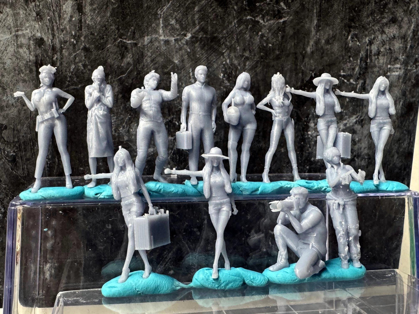 Double G 1:64 Miniature Human Figures - Unpainted - great for Dioramas - Made in the USA LOT 710 Miniature 1.10 Misc People