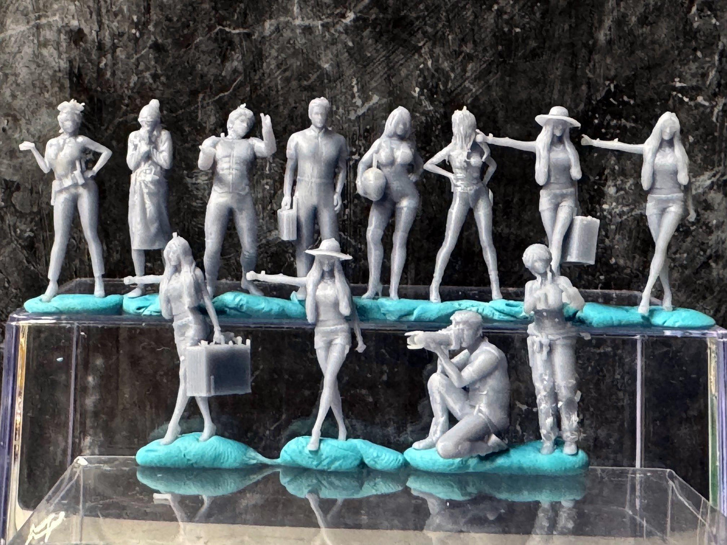 Double G 1:64 Miniature Human Figures - Unpainted - great for Dioramas - Made in the USA LOT 710 Miniature 1.10 Misc People