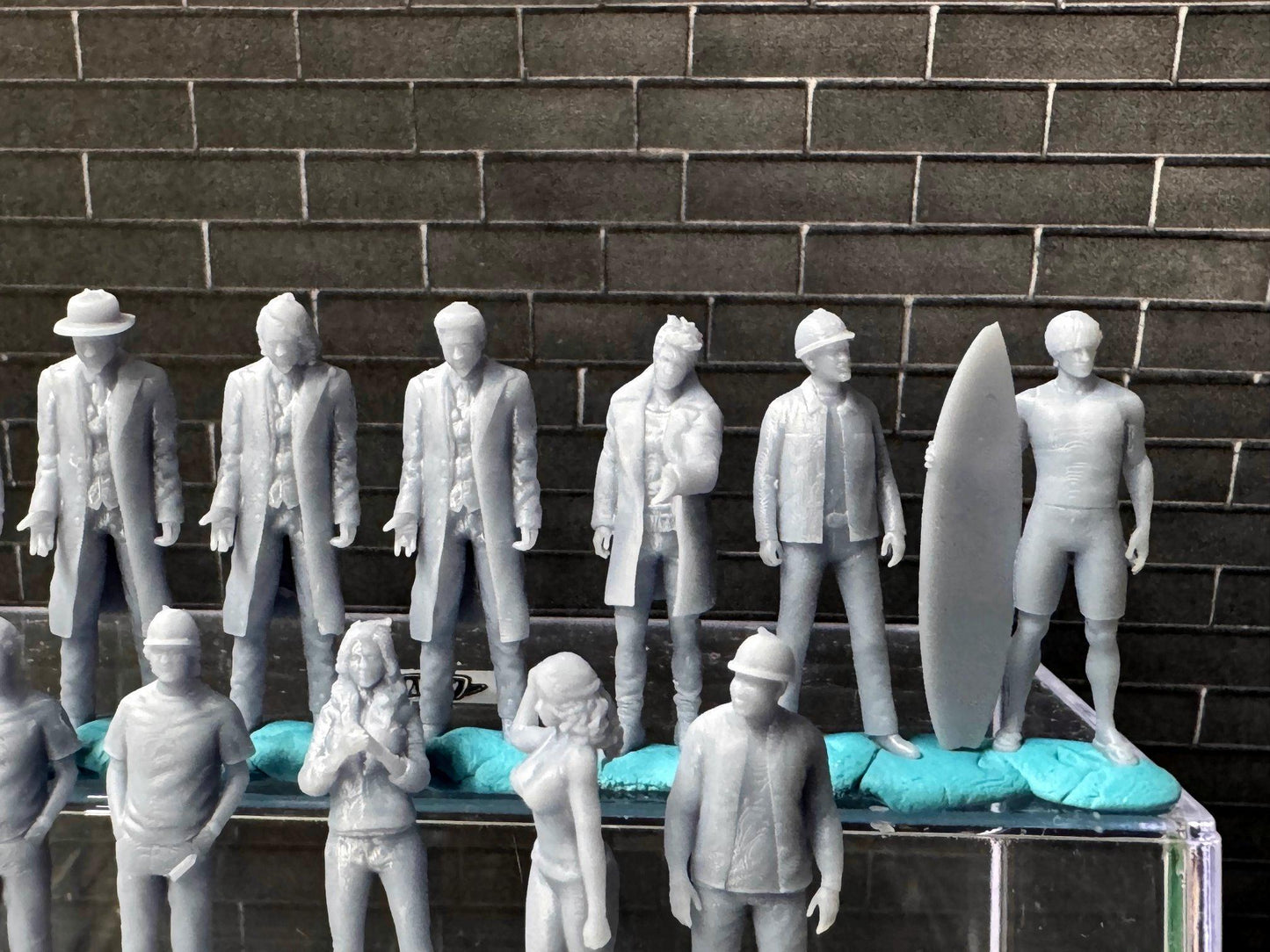 Double G 1:64 Miniature Human Figures - Unpainted - great for Dioramas - Made in the USA LOT 711 Miniature 1.10 Misc People