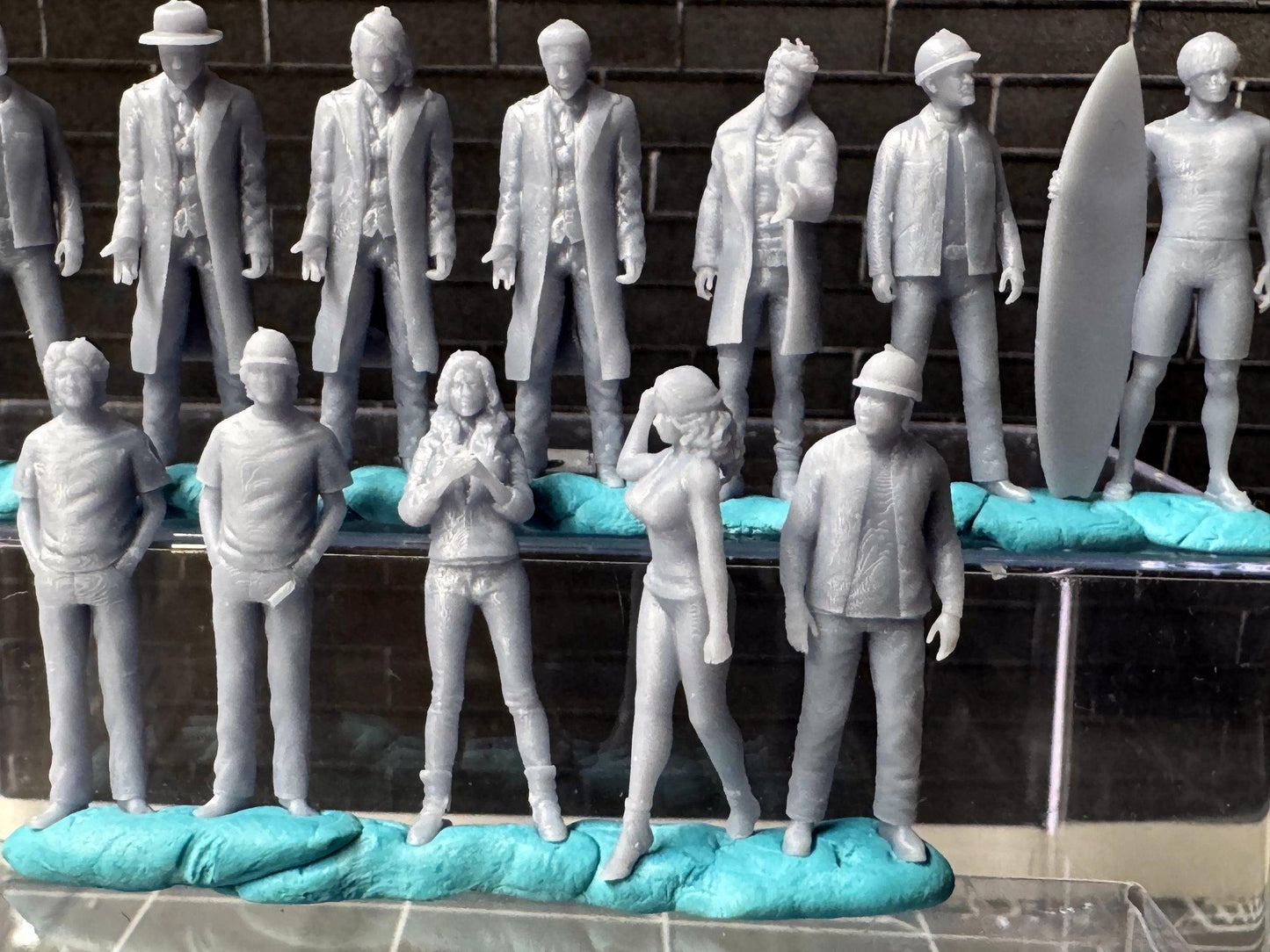 Double G 1:64 Miniature Human Figures - Unpainted - great for Dioramas - Made in the USA LOT 711 Miniature 1.10 Misc People