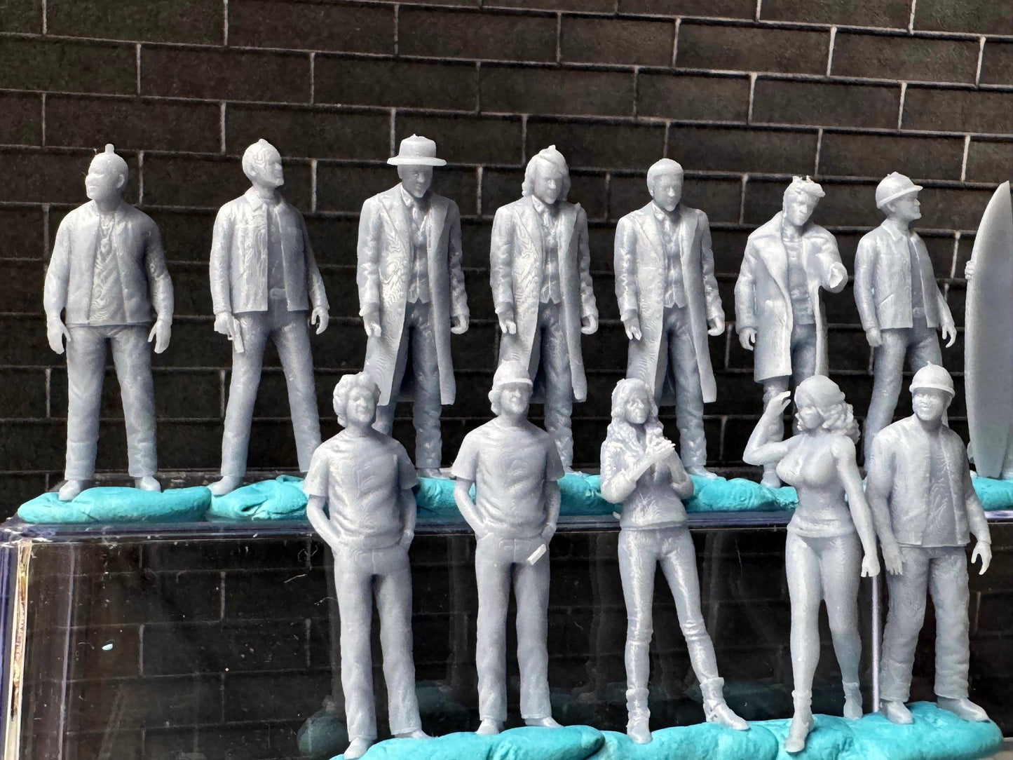 Double G 1:64 Miniature Human Figures - Unpainted - great for Dioramas - Made in the USA LOT 711 Miniature 1.10 Misc People