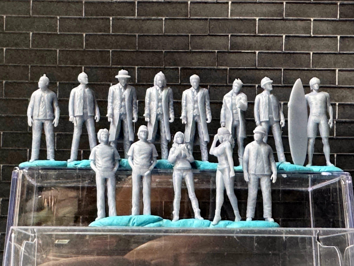 Double G 1:64 Miniature Human Figures - Unpainted - great for Dioramas - Made in the USA LOT 711 Miniature 1.10 Misc People