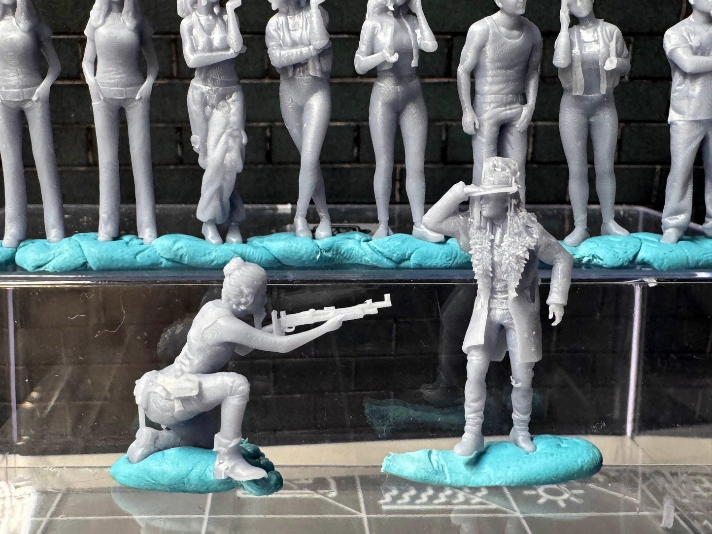 Double G 1:64 Miniature Human Figures - Unpainted - great for Dioramas - Made in the USA LOT 712 Miniature 1.10 Misc People