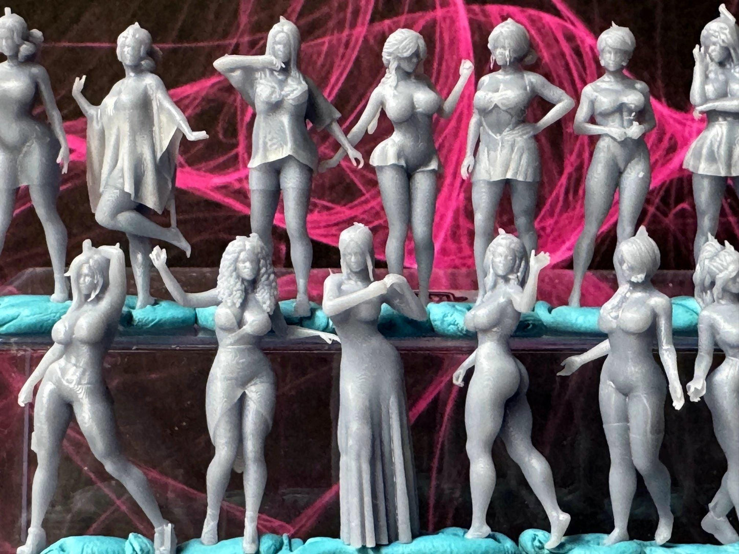 Double G 1:64 Miniature Human Figures - Unpainted - great for Dioramas - Made in the USA LOT 714 Miniature 1.10 Misc People