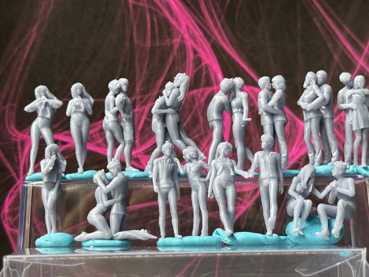 Double G 1:64 Miniature Human Figures - Unpainted - great for Dioramas - Made in the USA LOT 732 Miniature 1.10 Couples