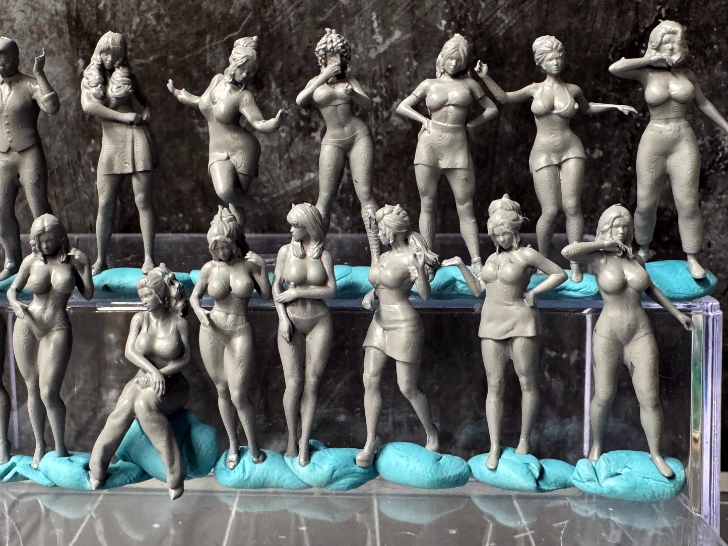 Double G 1:64 Miniature Human Figures - Unpainted - great for Dioramas - Made in the USA LOT 715 Miniature 1.10 Misc People
