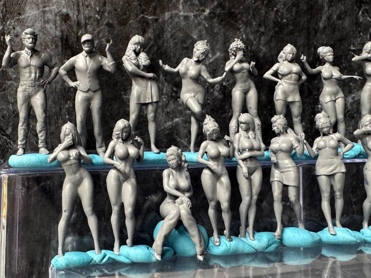 Double G 1:64 Miniature Human Figures - Unpainted - great for Dioramas - Made in the USA LOT 715 Miniature 1.10 Misc People