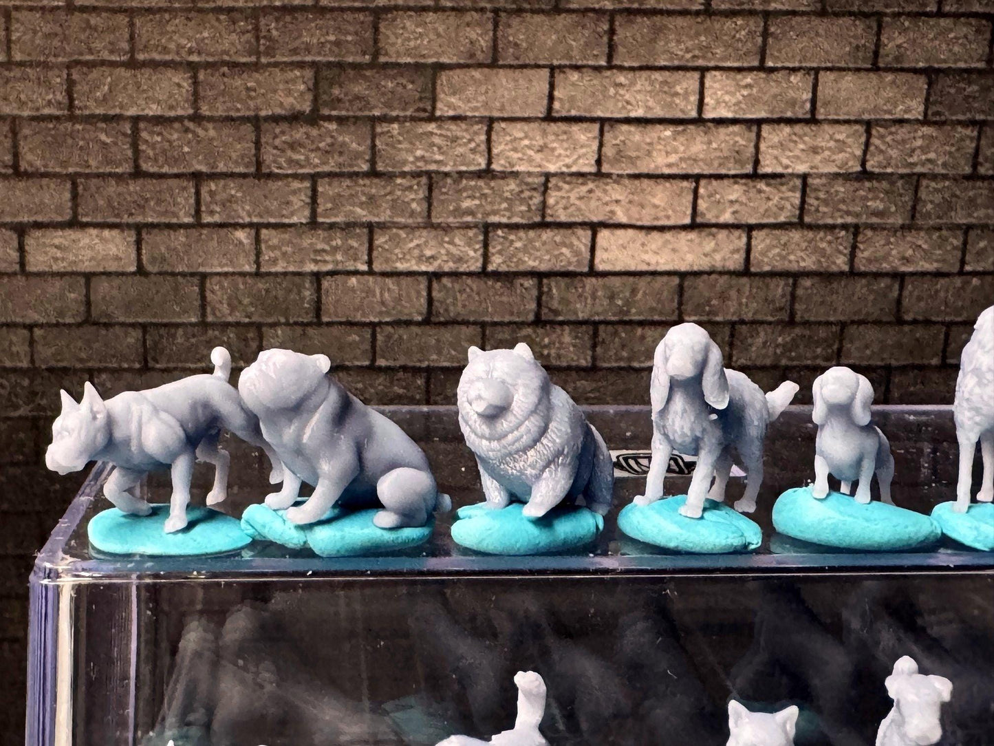 Double G 1:64 Miniature Human Figures - Unpainted - great for Dioramas - Made in the USA LOT 721 Miniature 1.10 Various Dogs