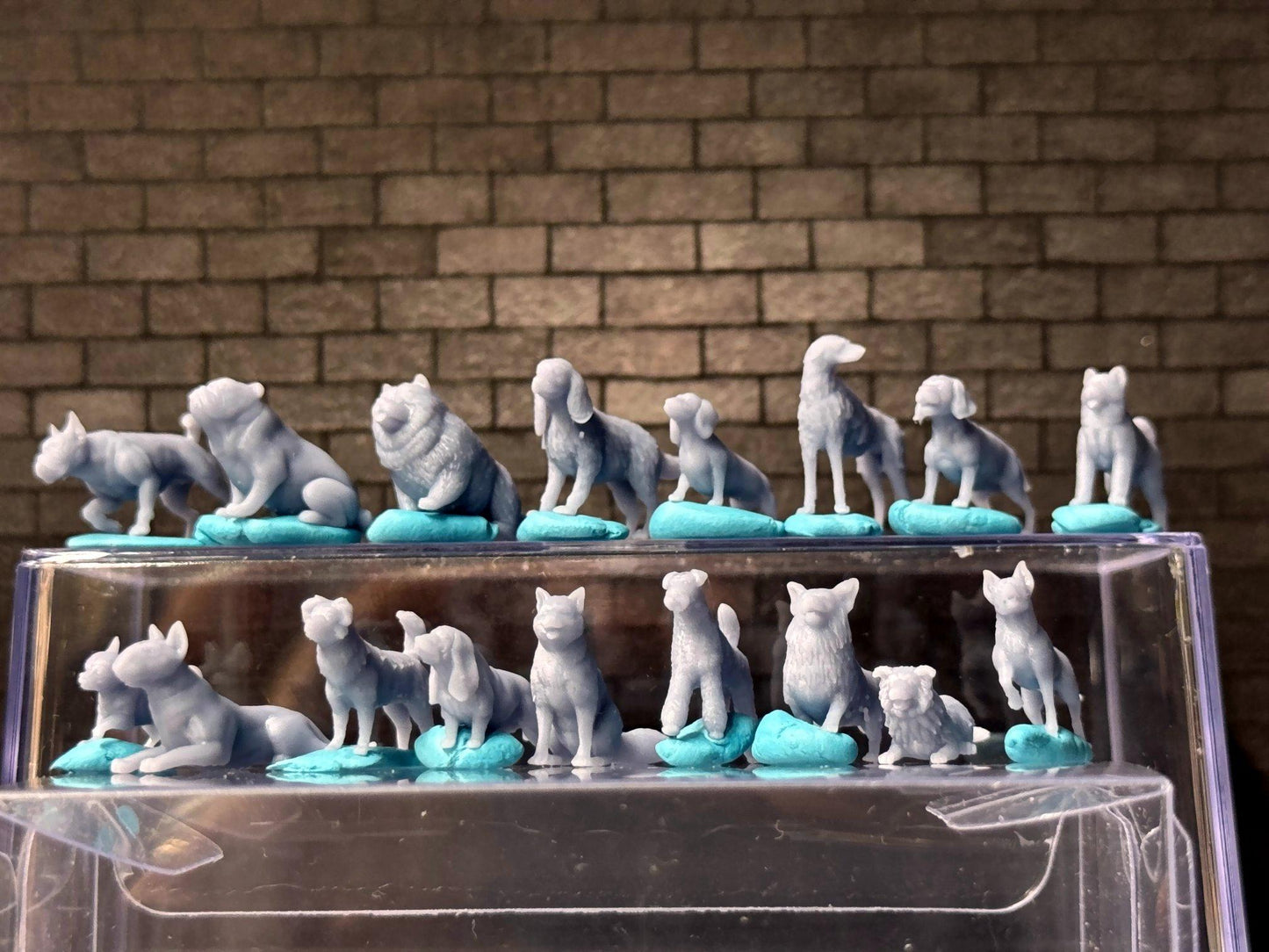 Double G 1:64 Miniature Human Figures - Unpainted - great for Dioramas - Made in the USA LOT 721 Miniature 1.10 Various Dogs