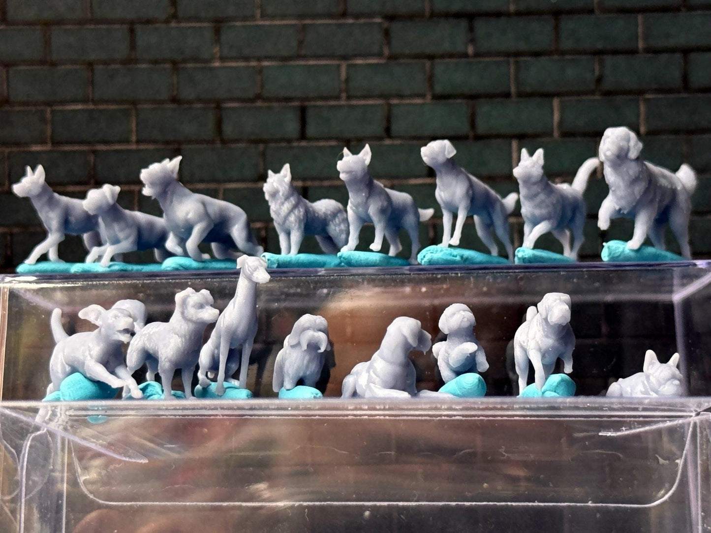 Double G 1:64 Miniature Human Figures - Unpainted - great for Dioramas - Made in the USA LOT 722 Miniature 1.10 Various Dogs