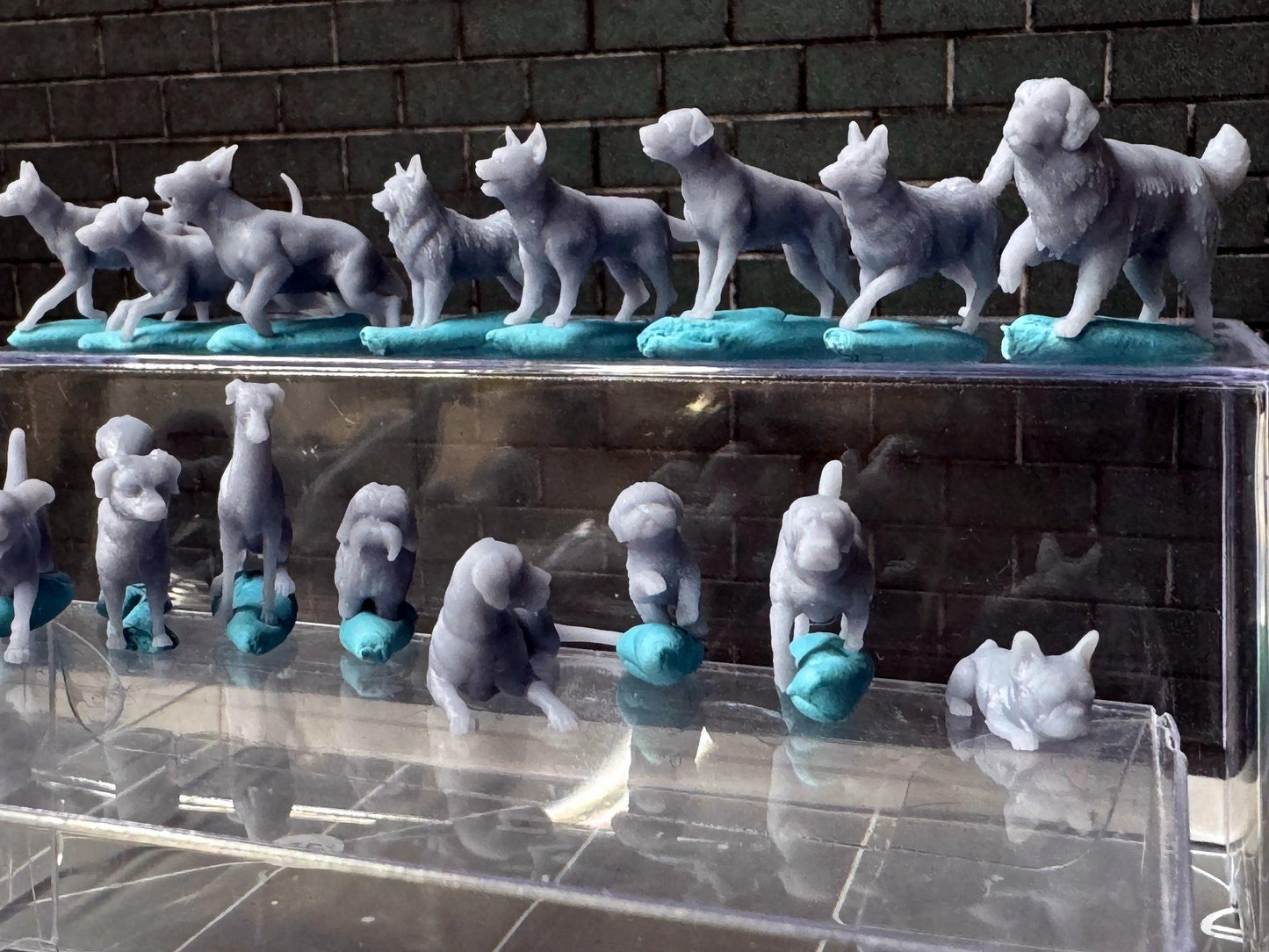 Double G 1:64 Miniature Human Figures - Unpainted - great for Dioramas - Made in the USA LOT 722 Miniature 1.10 Various Dogs
