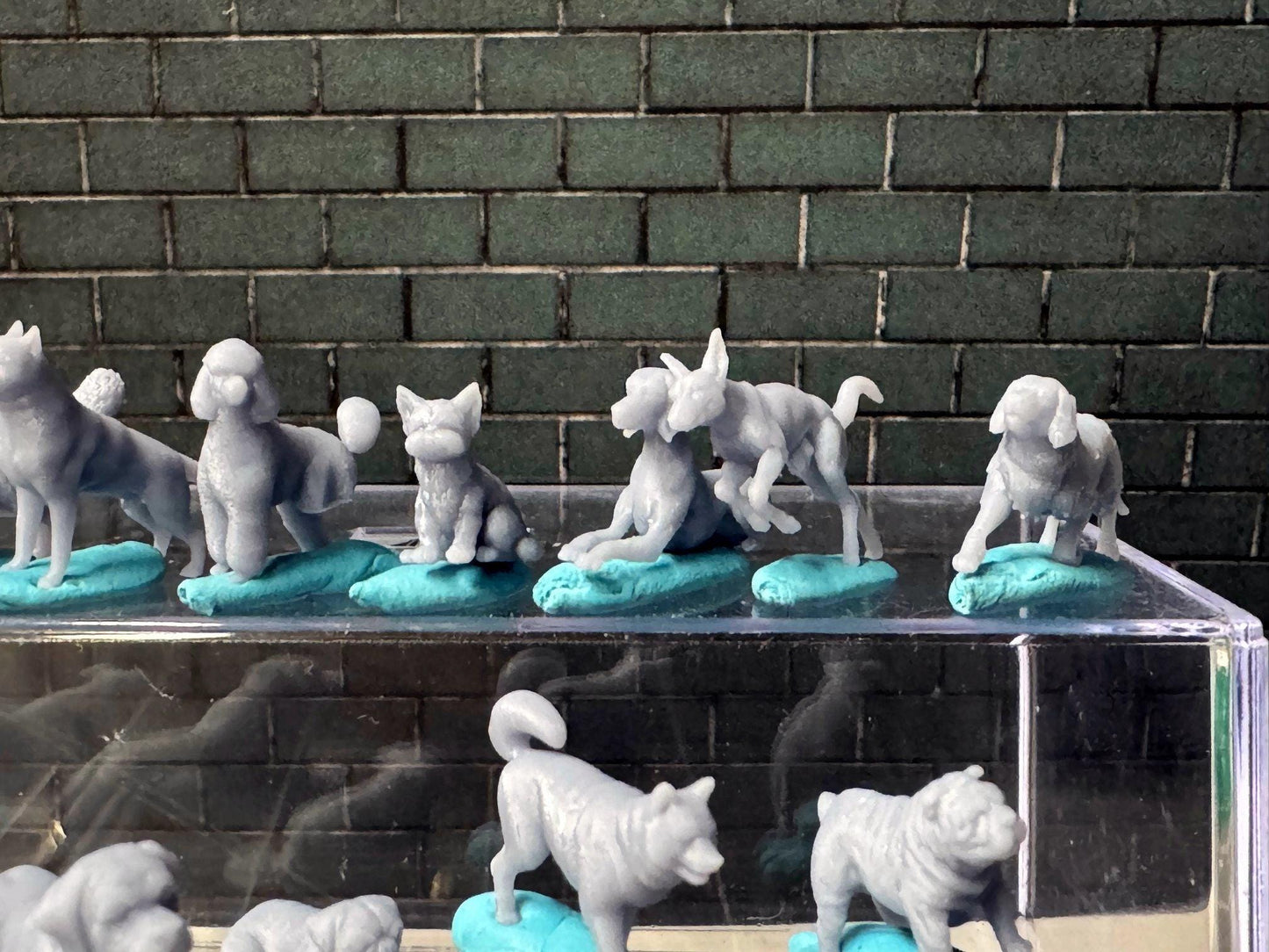Double G 1:64 Miniature Human Figures - Unpainted - great for Dioramas - Made in the USA LOT 723 Miniature 1.10 Various Dogs