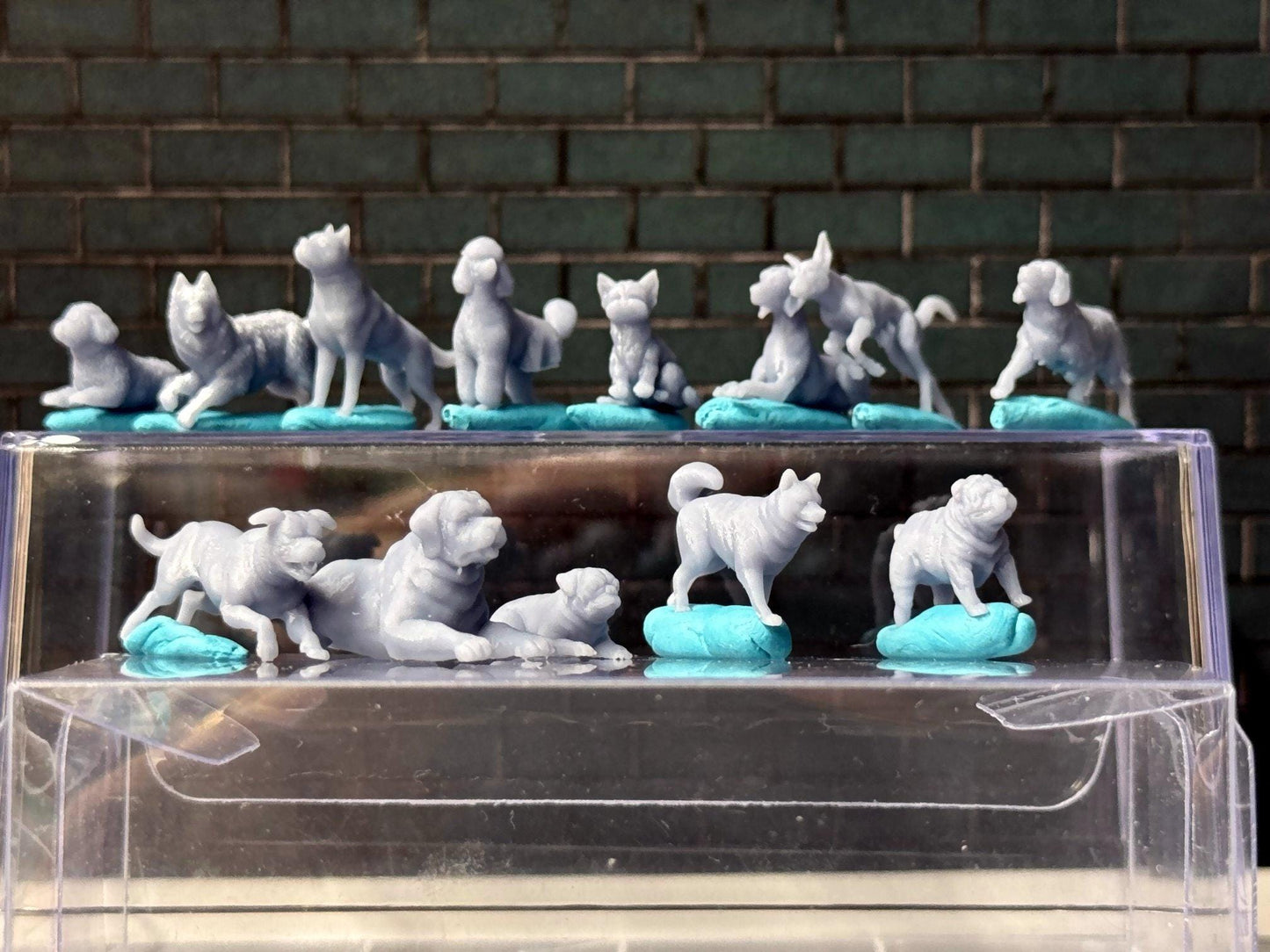 Double G 1:64 Miniature Human Figures - Unpainted - great for Dioramas - Made in the USA LOT 723 Miniature 1.10 Various Dogs